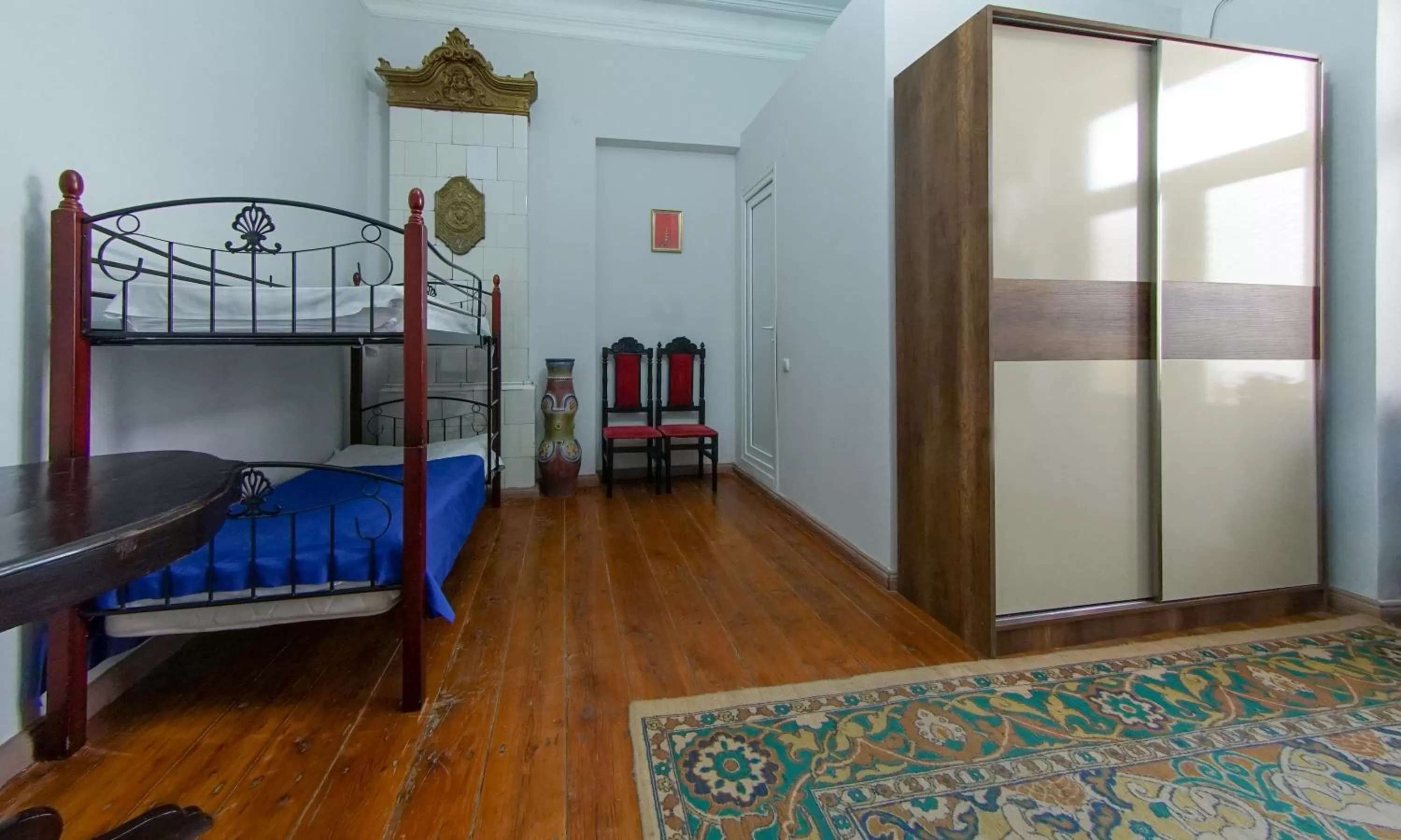 Photo of the whole room, Bed in House 1899