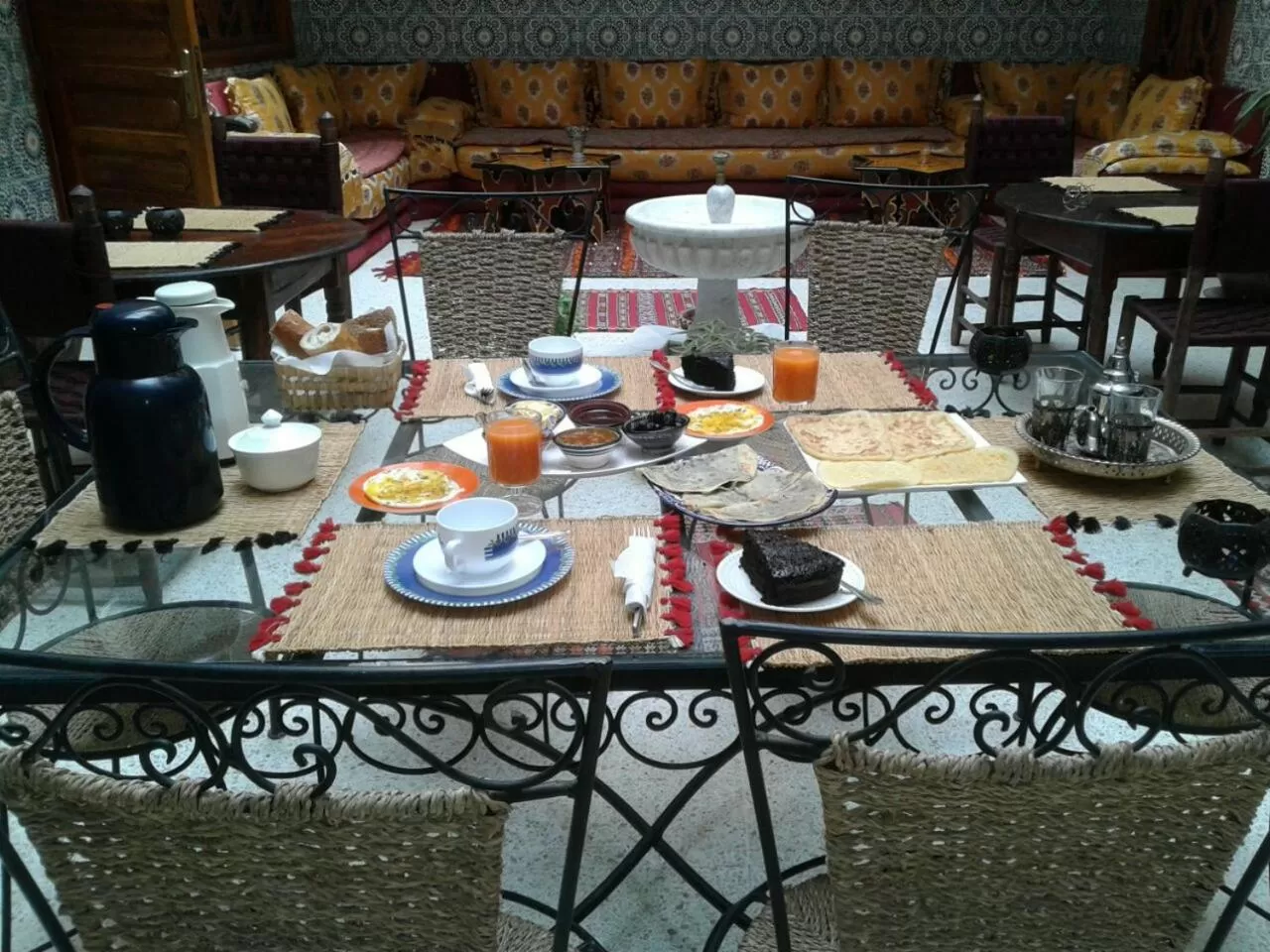Restaurant/Places to Eat in Riad Oum Ellkhir