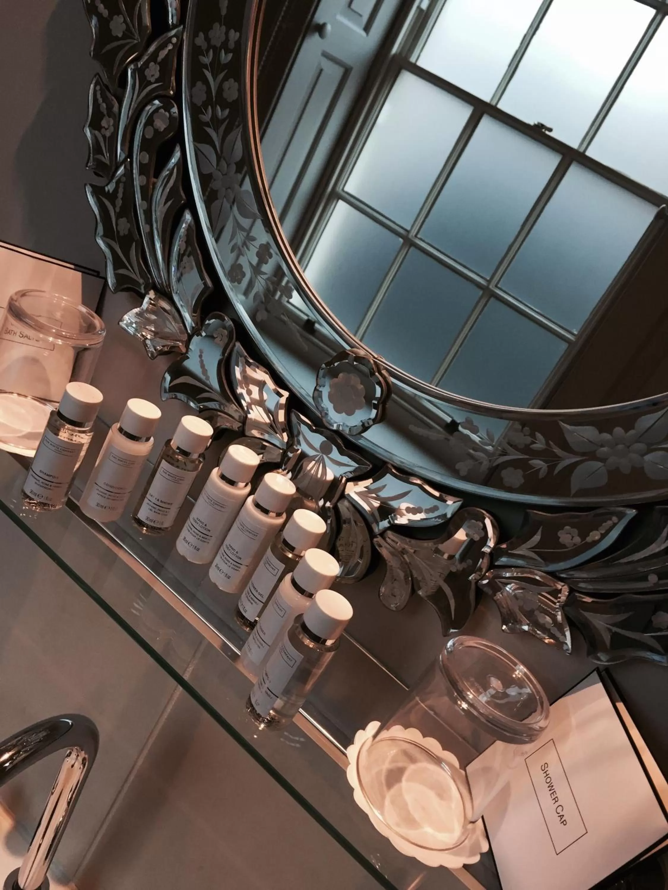 Bathroom in Vanbrugh House Hotel