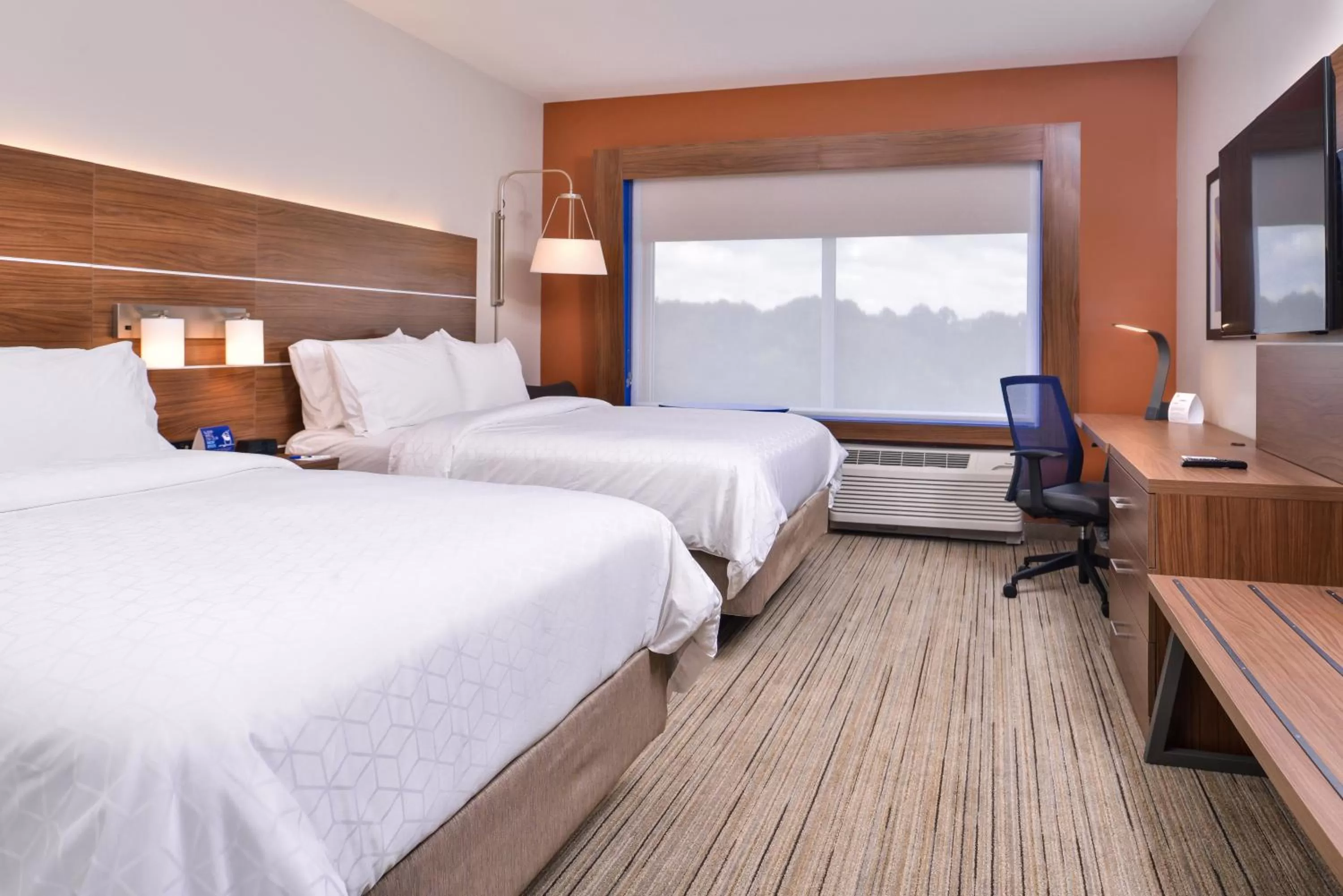 Photo of the whole room, Bed in Holiday Inn Express & Suites Farmville by IHG