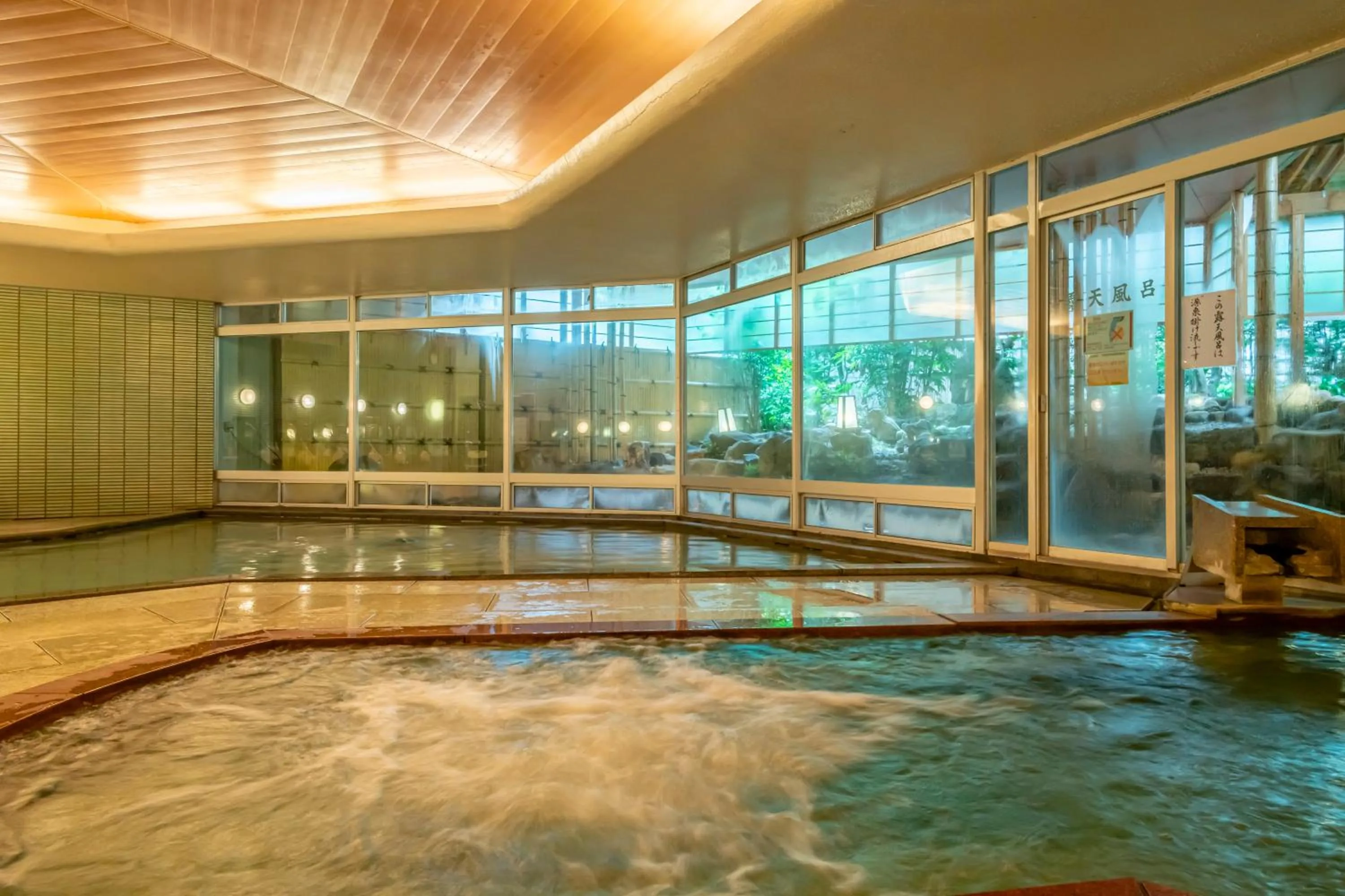 Hot Spring Bath in Senkeien Tsukioka Hotel