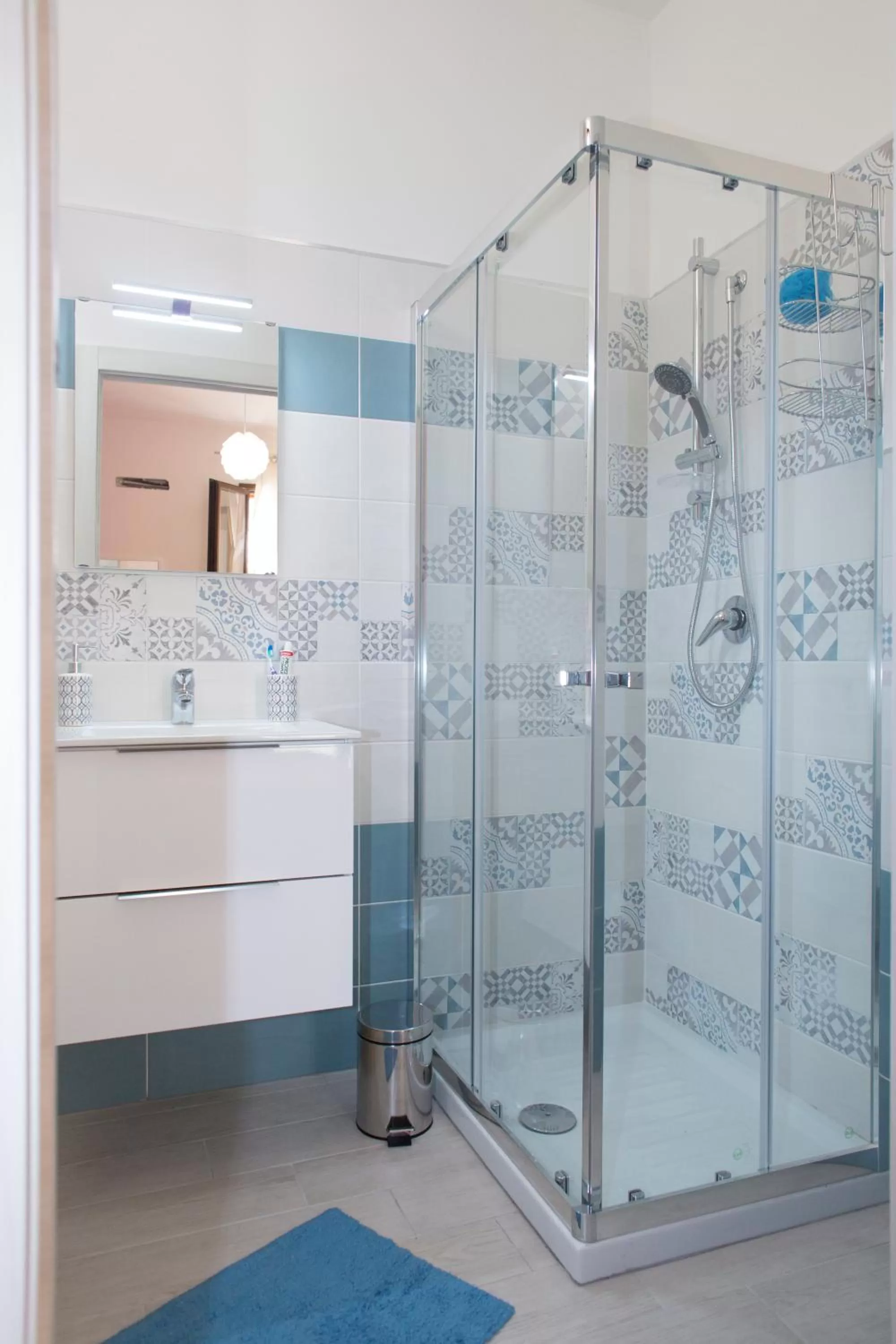 Shower in La Dimora Di Segesta B&B