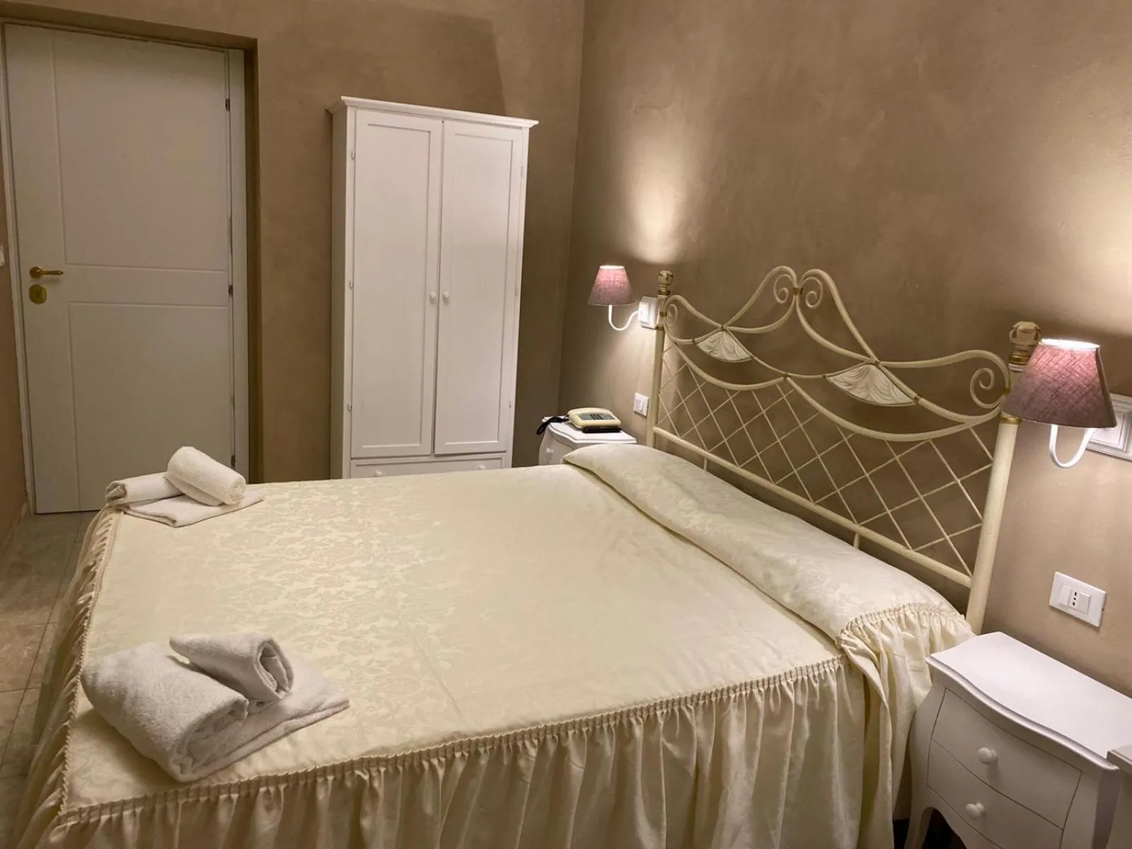 Bed in Boutique Hotel Calais Milano