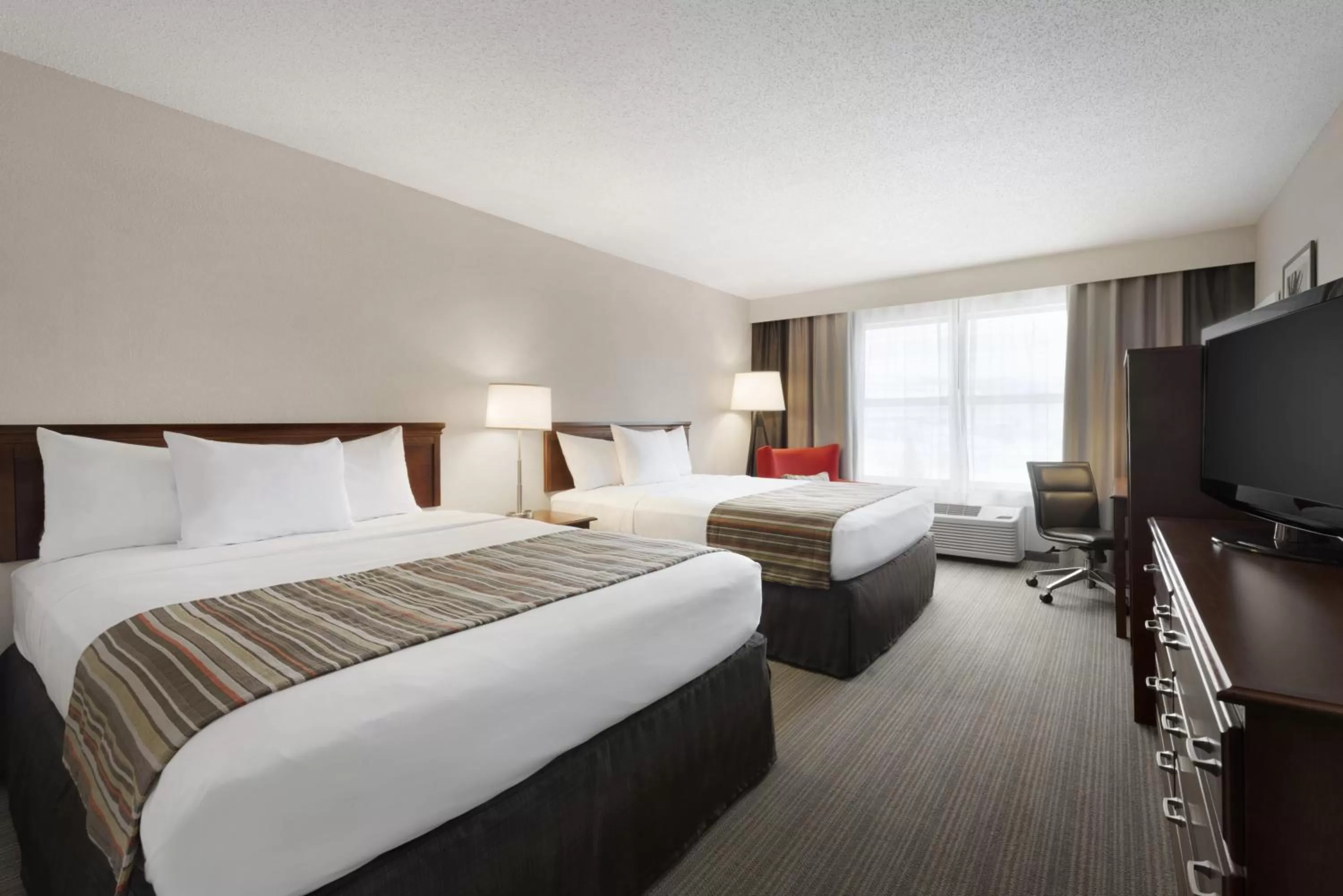 Photo of the whole room, Bed in Country Inn & Suites by Radisson, Houghton, MI