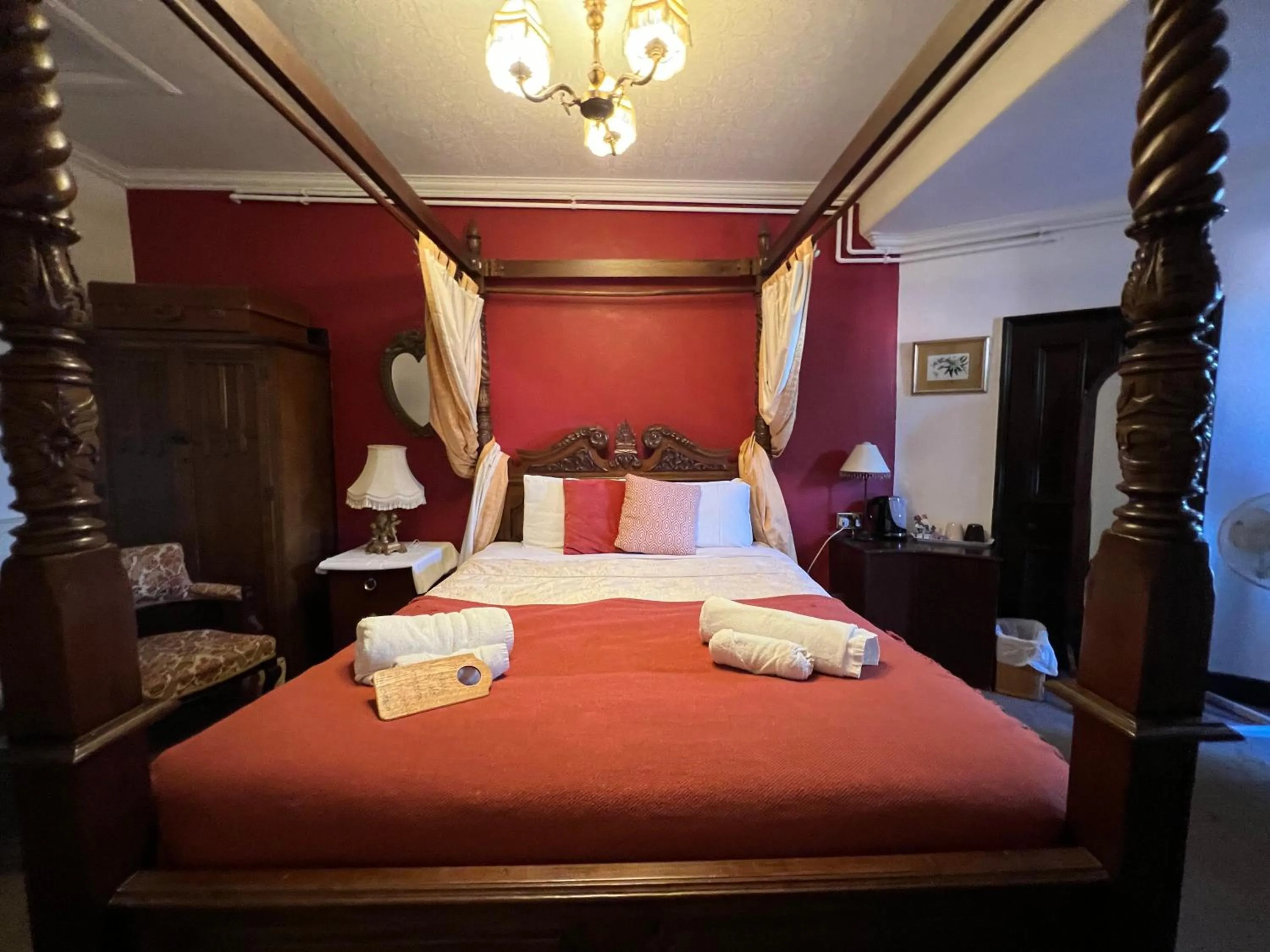 Bed in Georgian House Hotel