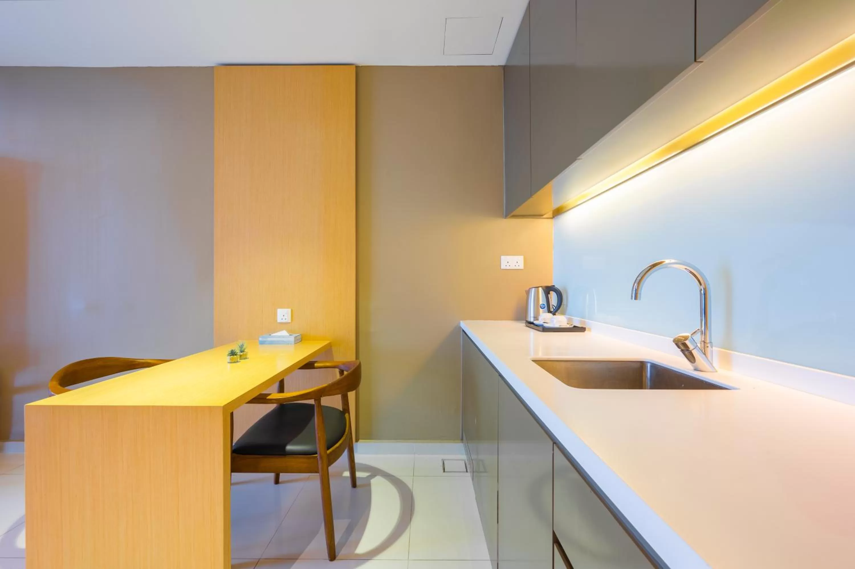 Kitchen or kitchenette in Greystone 99 Suites