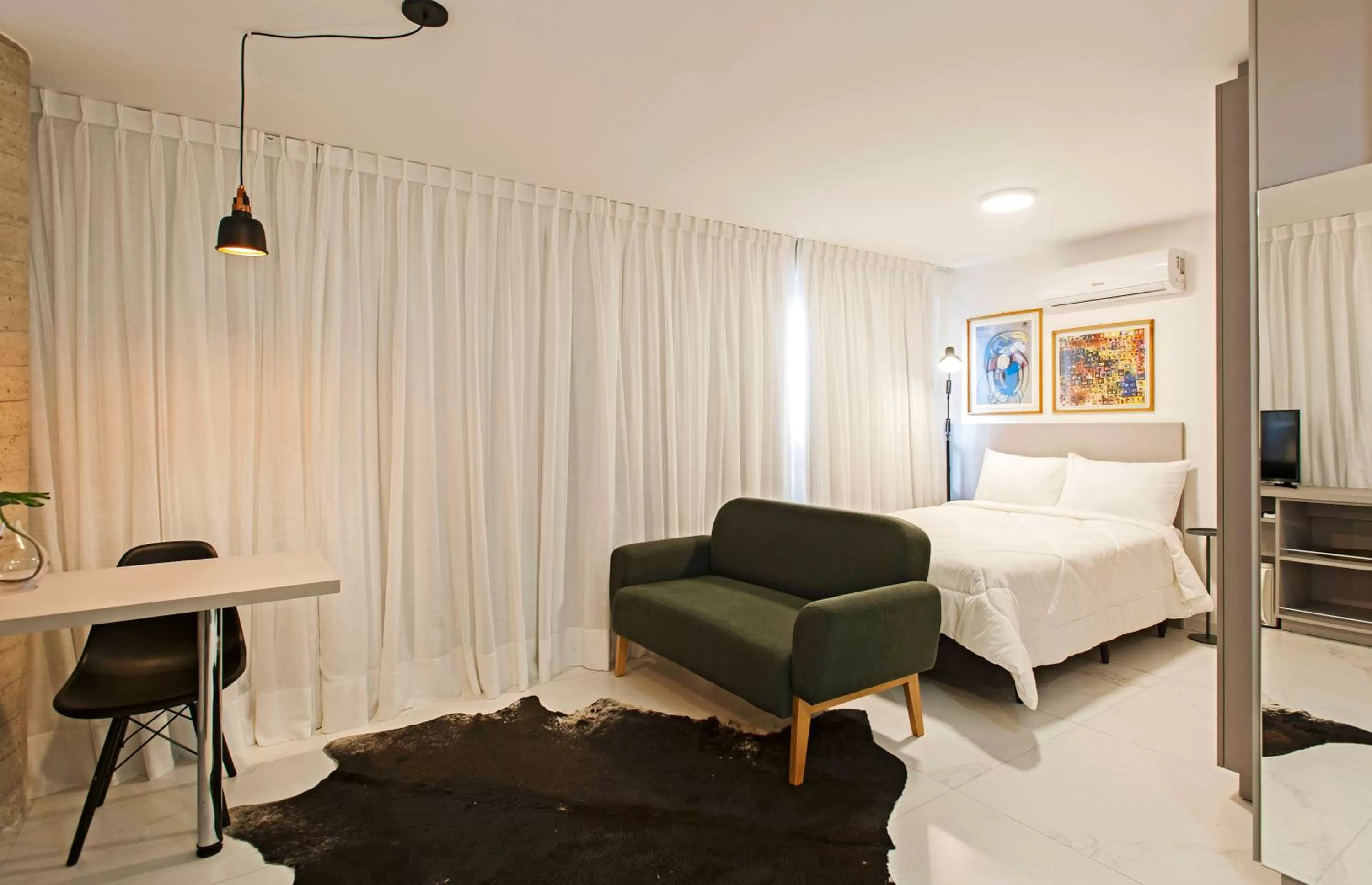 Bedroom, Seating Area in Cityhome GO 24 Porto Alegre