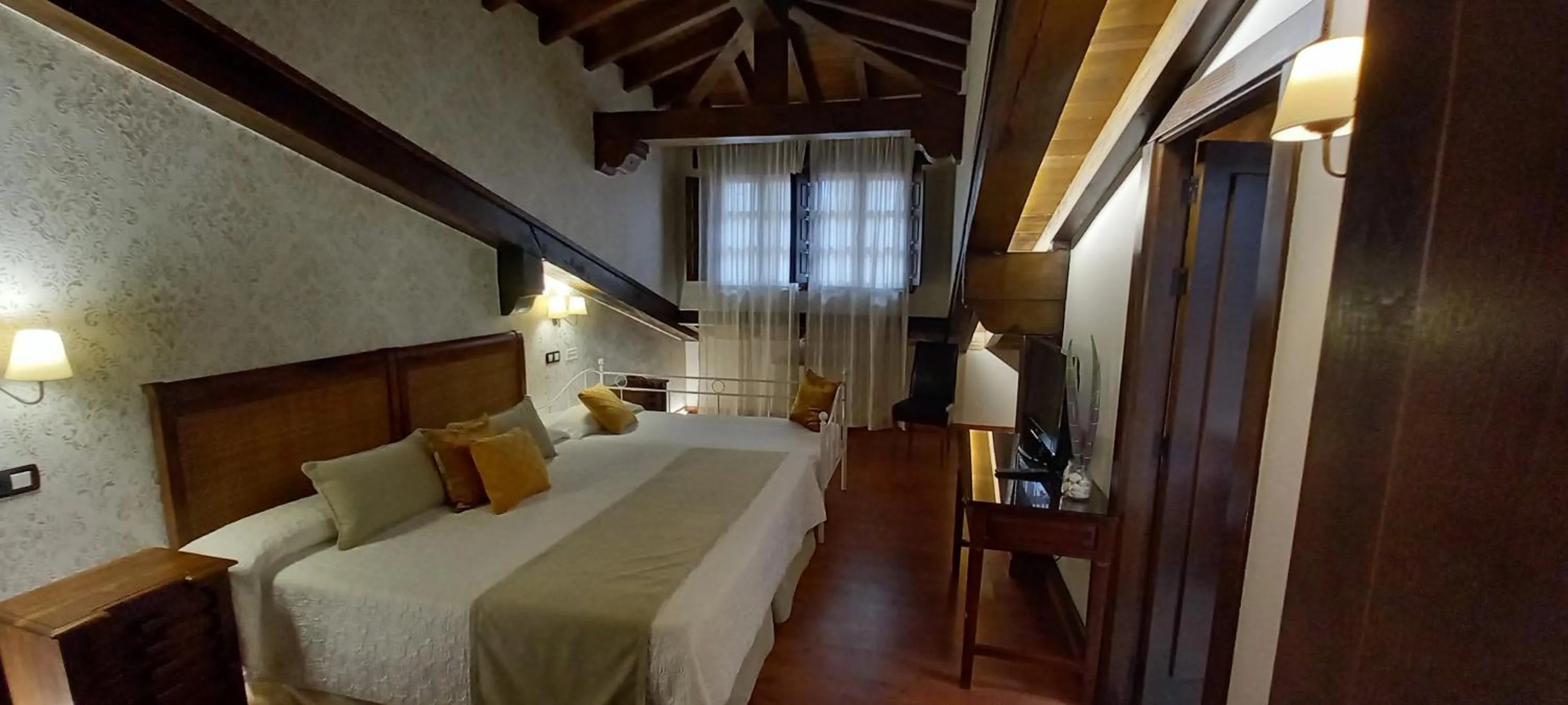 Photo of the whole room, Bed in La Casona de Revolgo