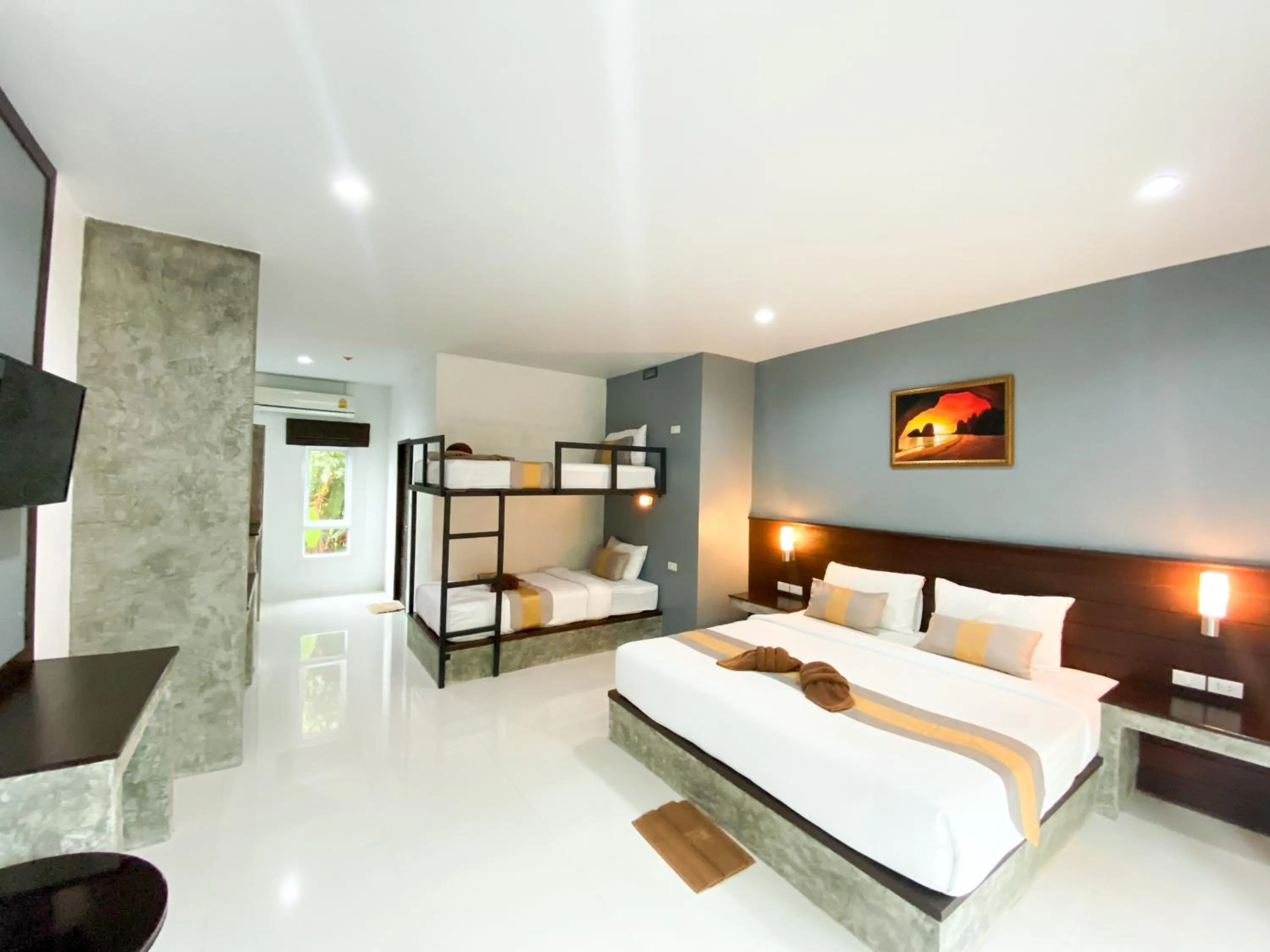 Photo of the whole room, Bed in Hatzanda Lanta Resort - SHA Extra Plus