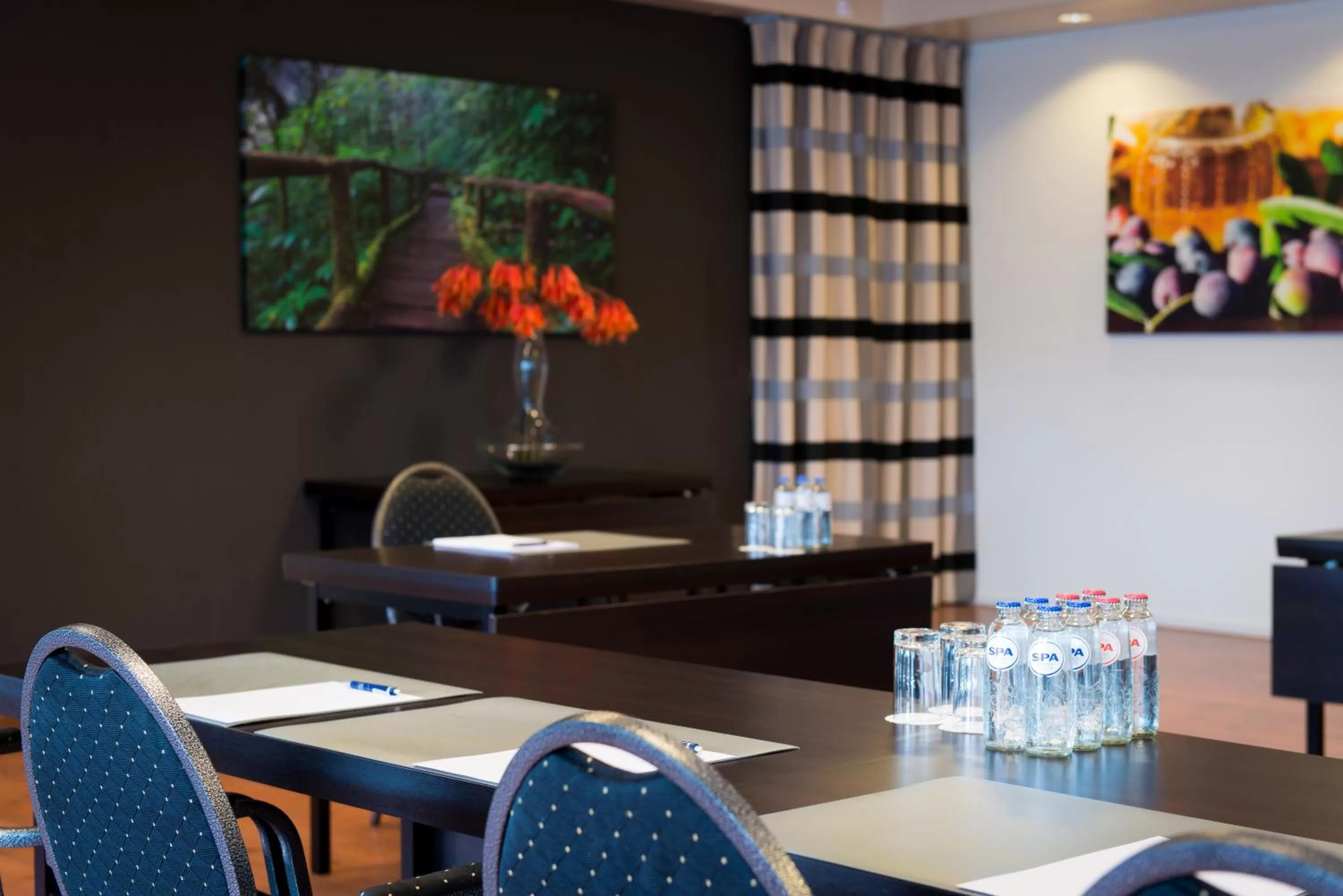 Seating area in Fletcher Hotel-Restaurant Waalwijk