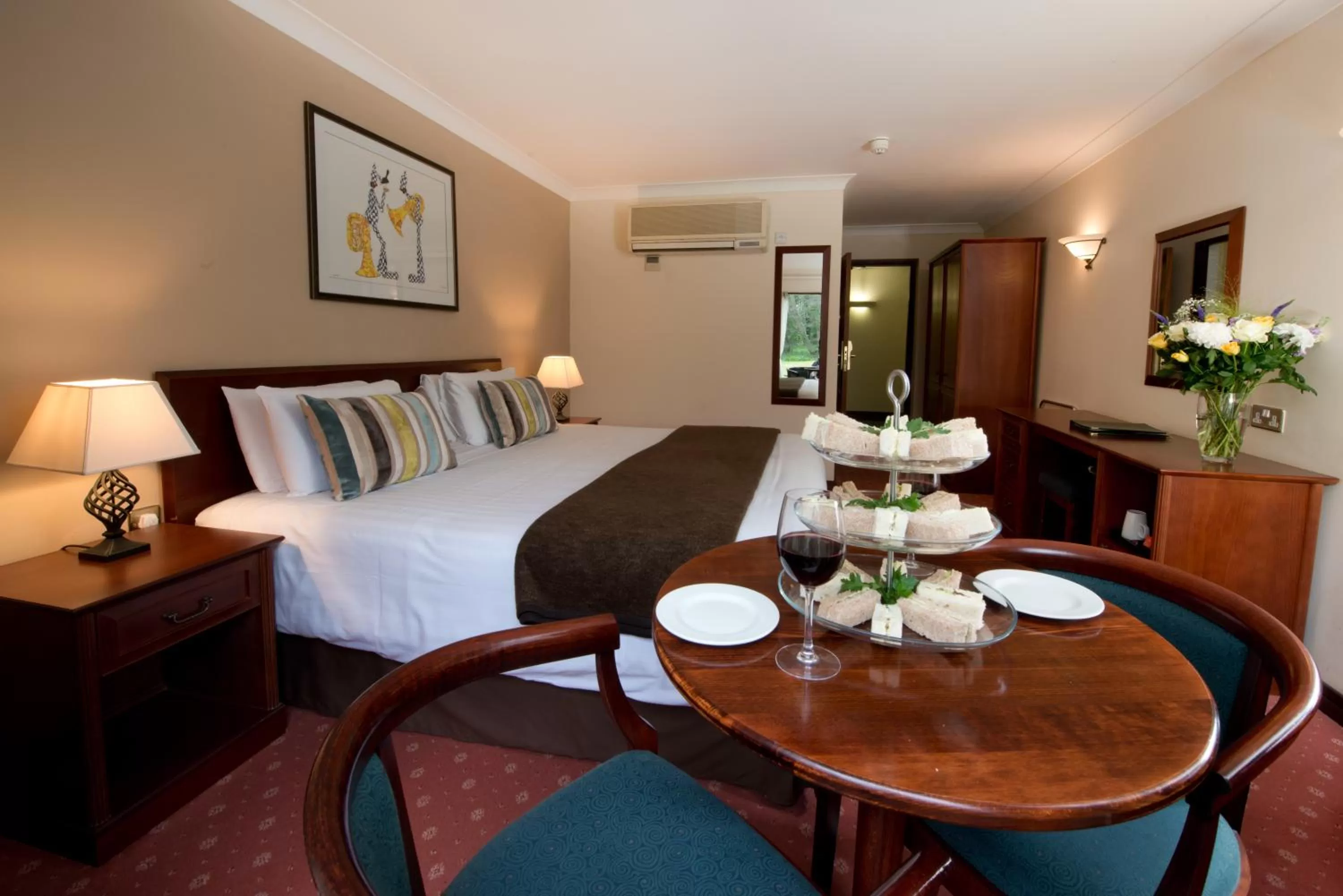 Bedroom, Bed in Ellington Lodge at The Concorde