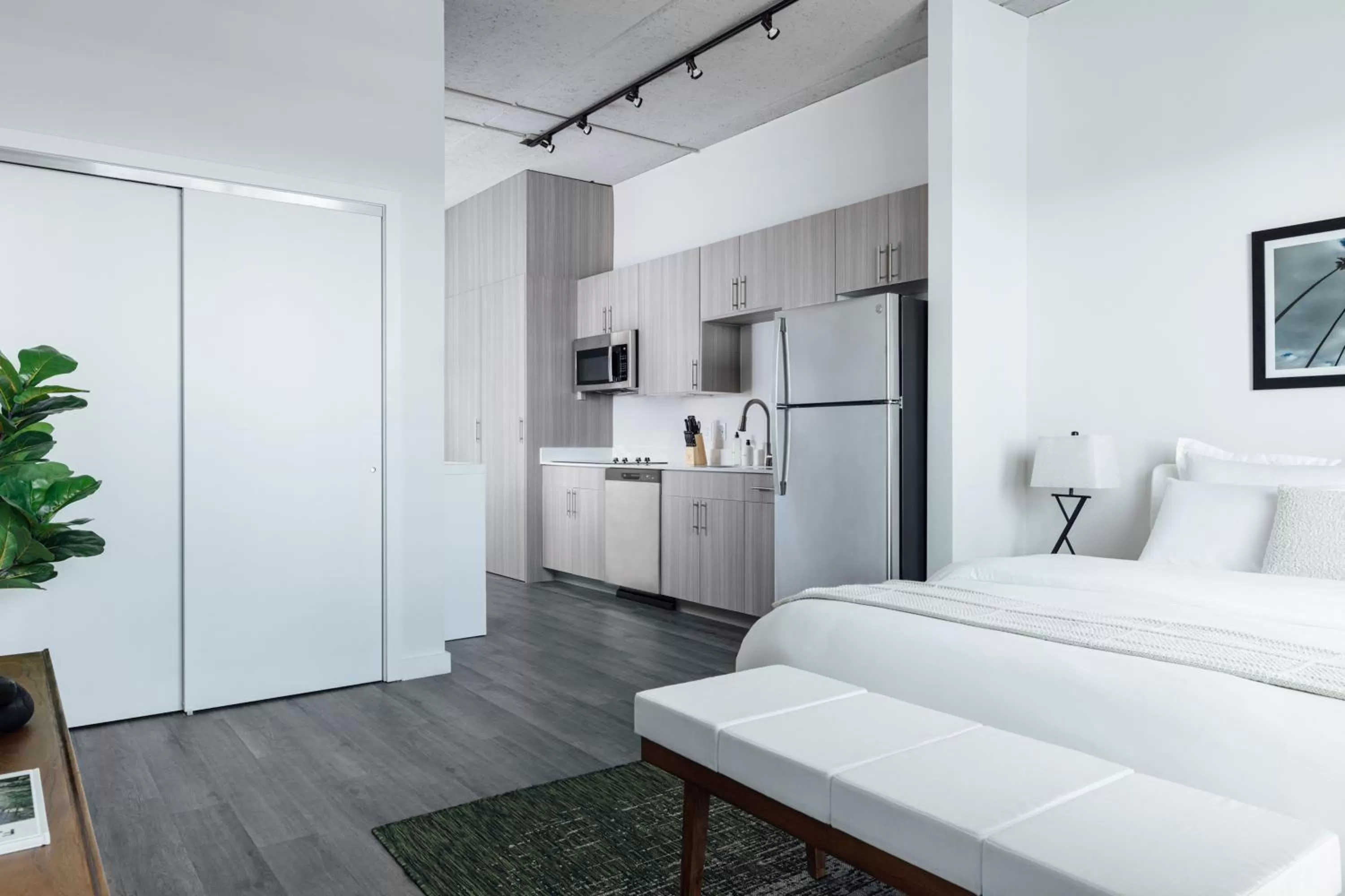 Corner Studio in Mint House St. Petersburg - Downtown