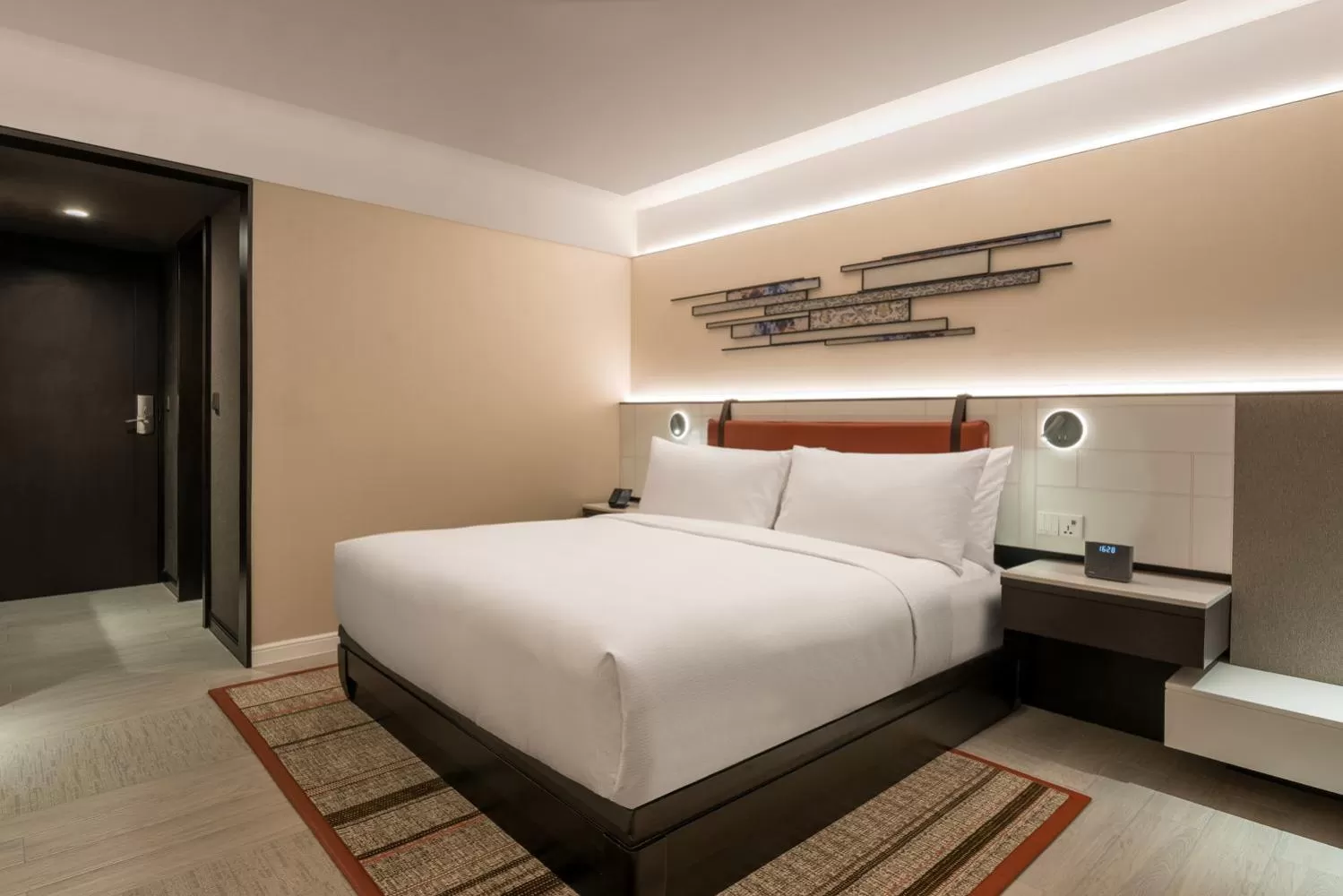 Bed in DoubleTree by Hilton Bangkok Ploenchit
