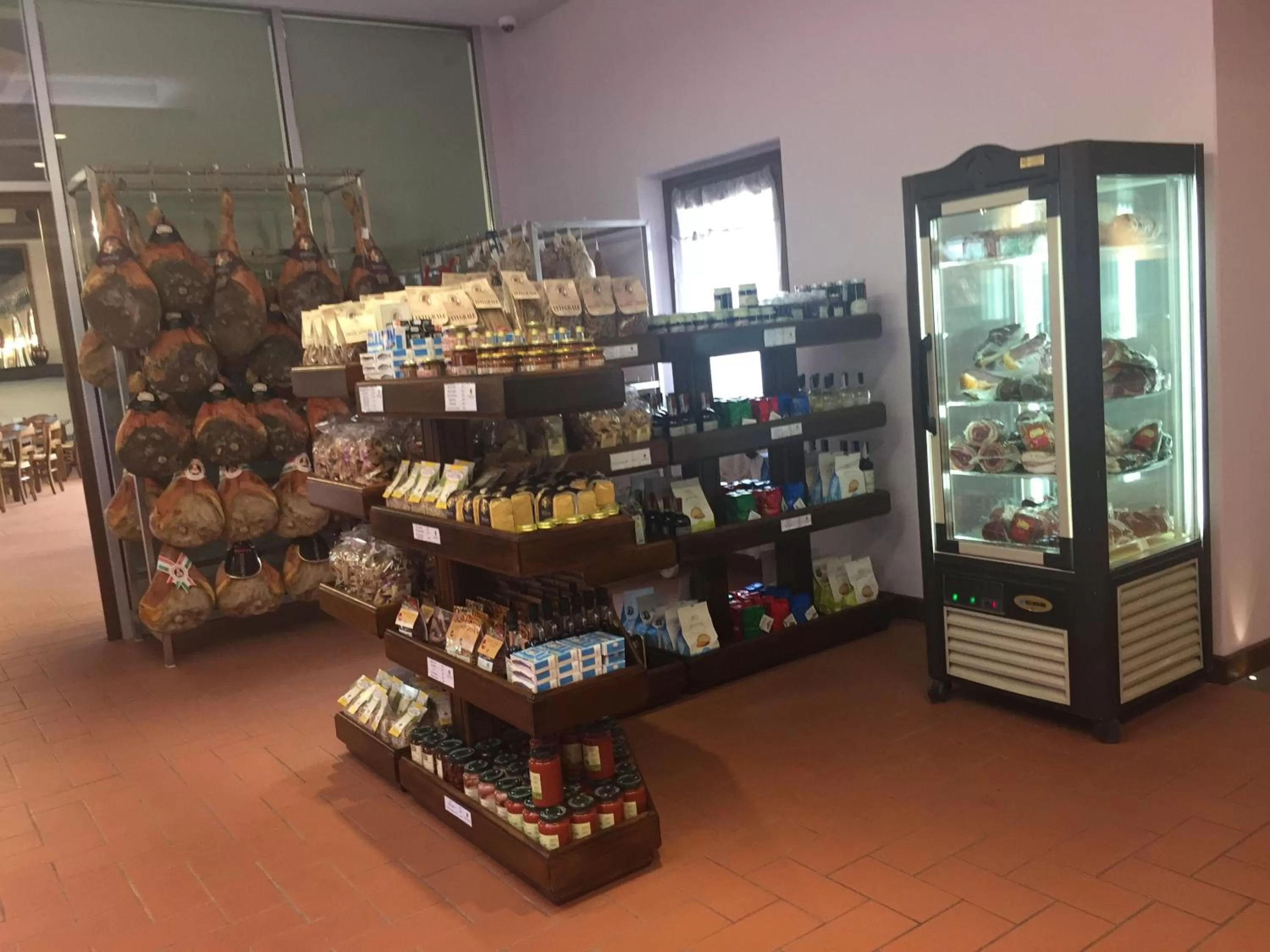 Restaurant/places to eat, Supermarket/Shops in Antica Locanda San Leonardo 1554