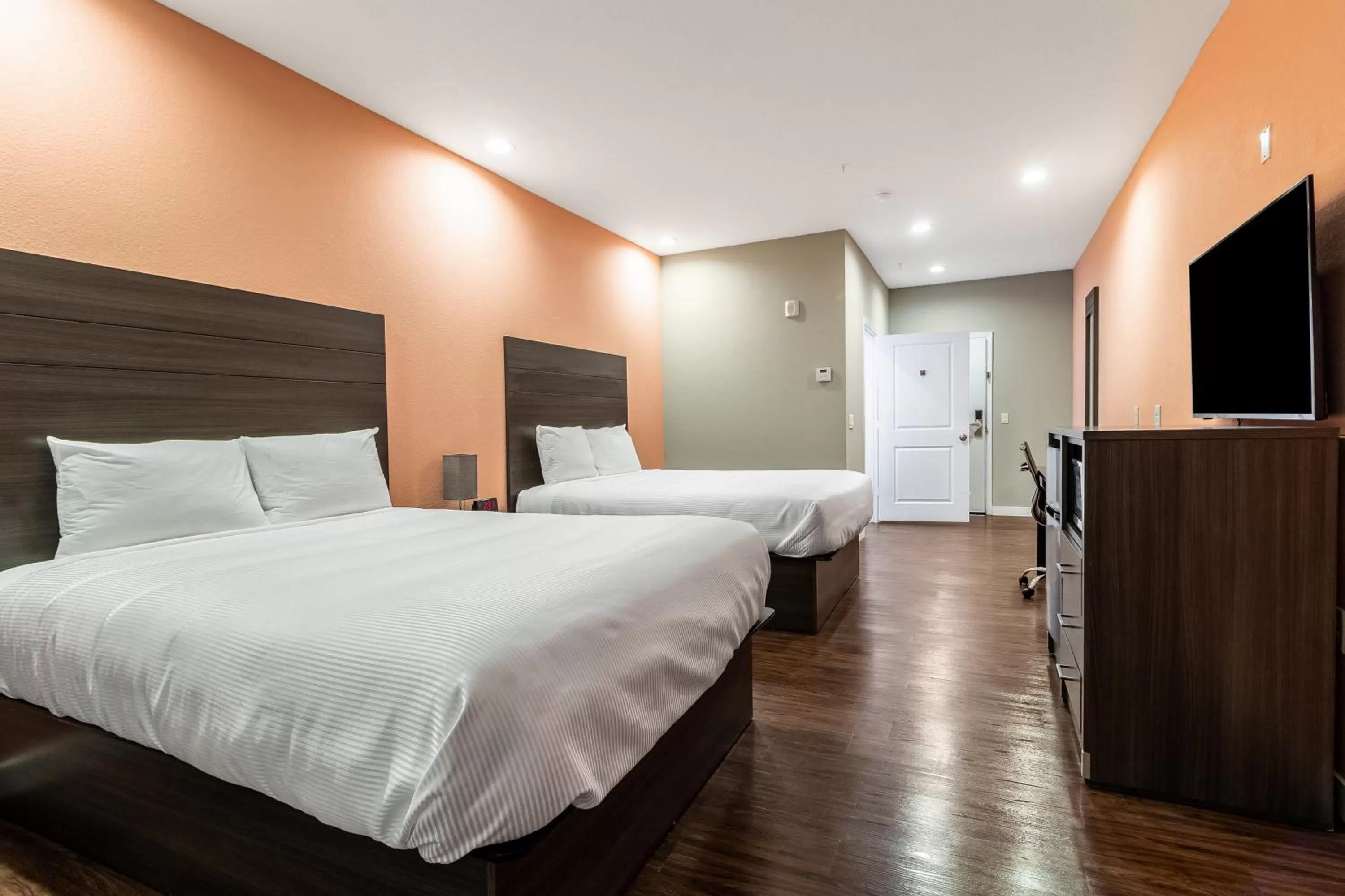 Bed in Scottish Inns & Suites Houston, TX