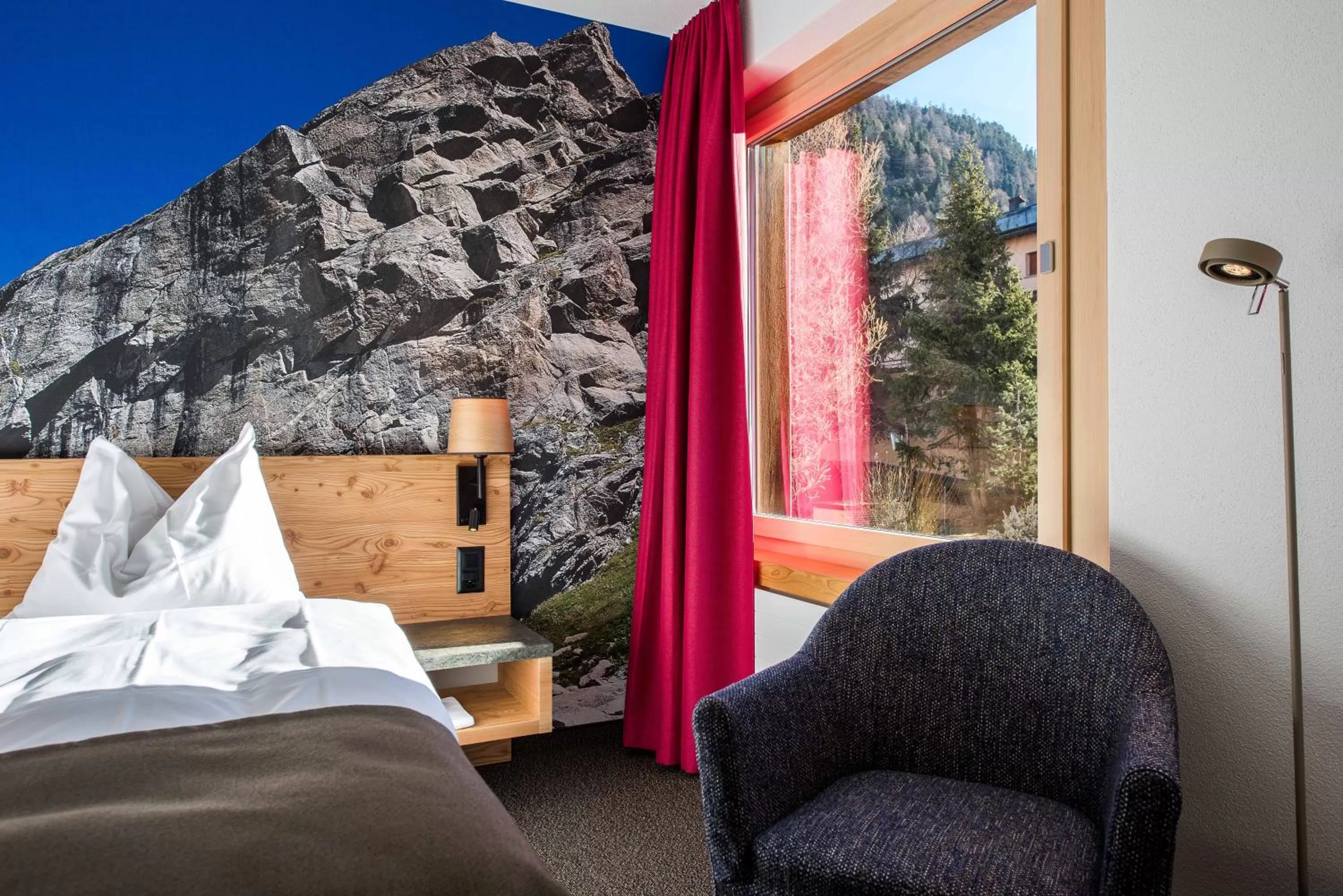 Photo of the whole room, Bed in Hotel Garni Chesa Mulin