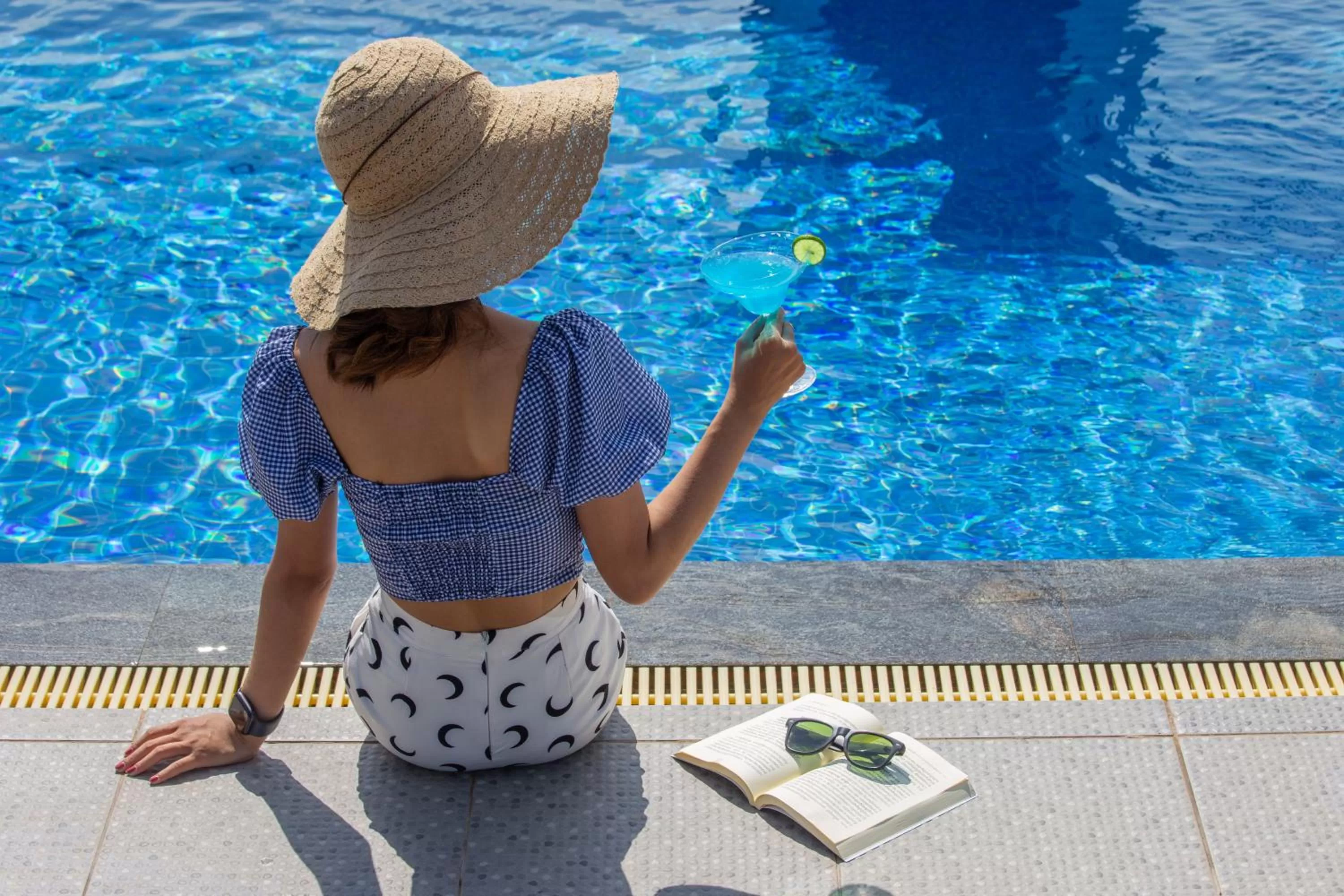 Swimming pool in Homewood Hotel