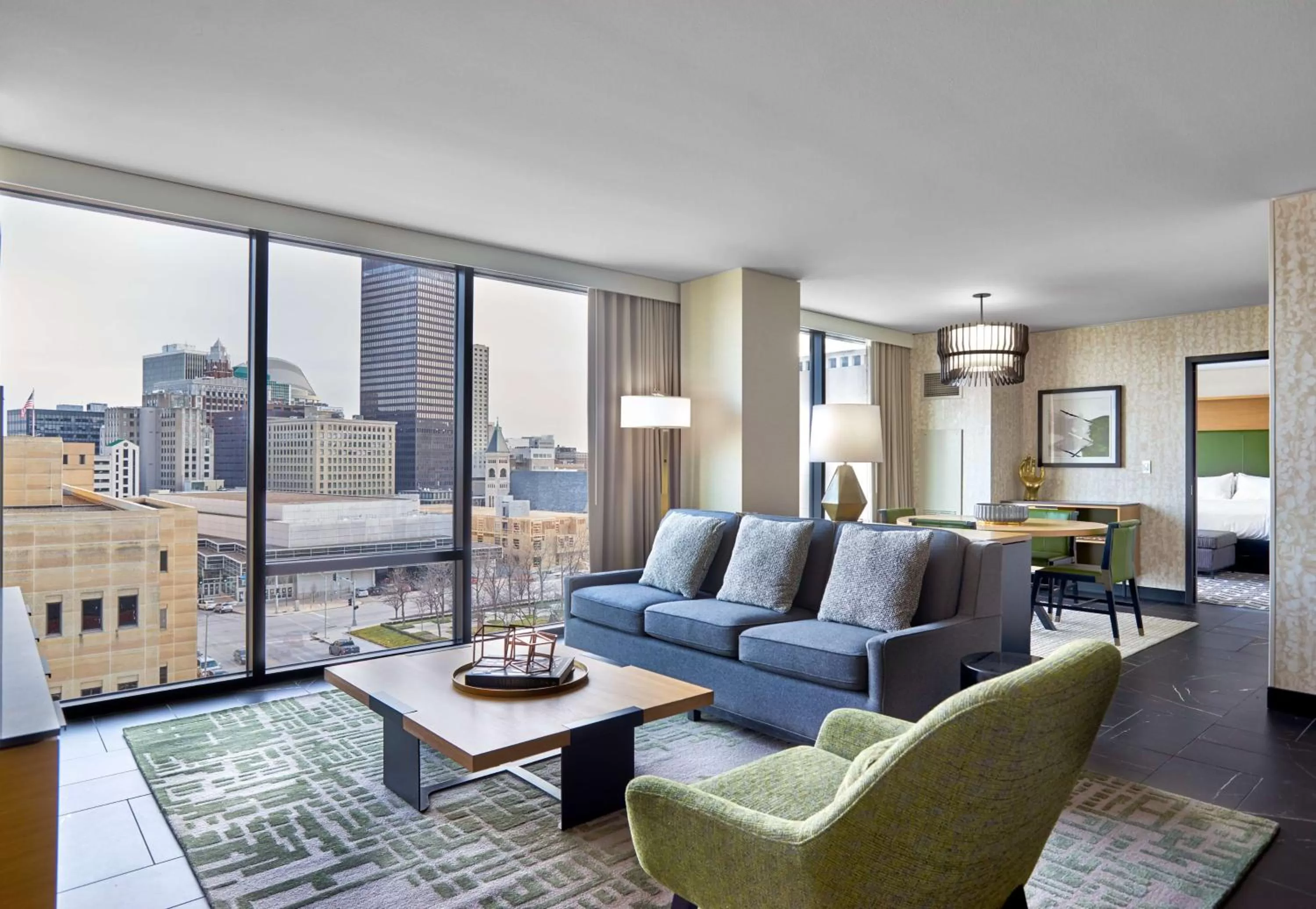 Living room in Hilton Des Moines Downtown
