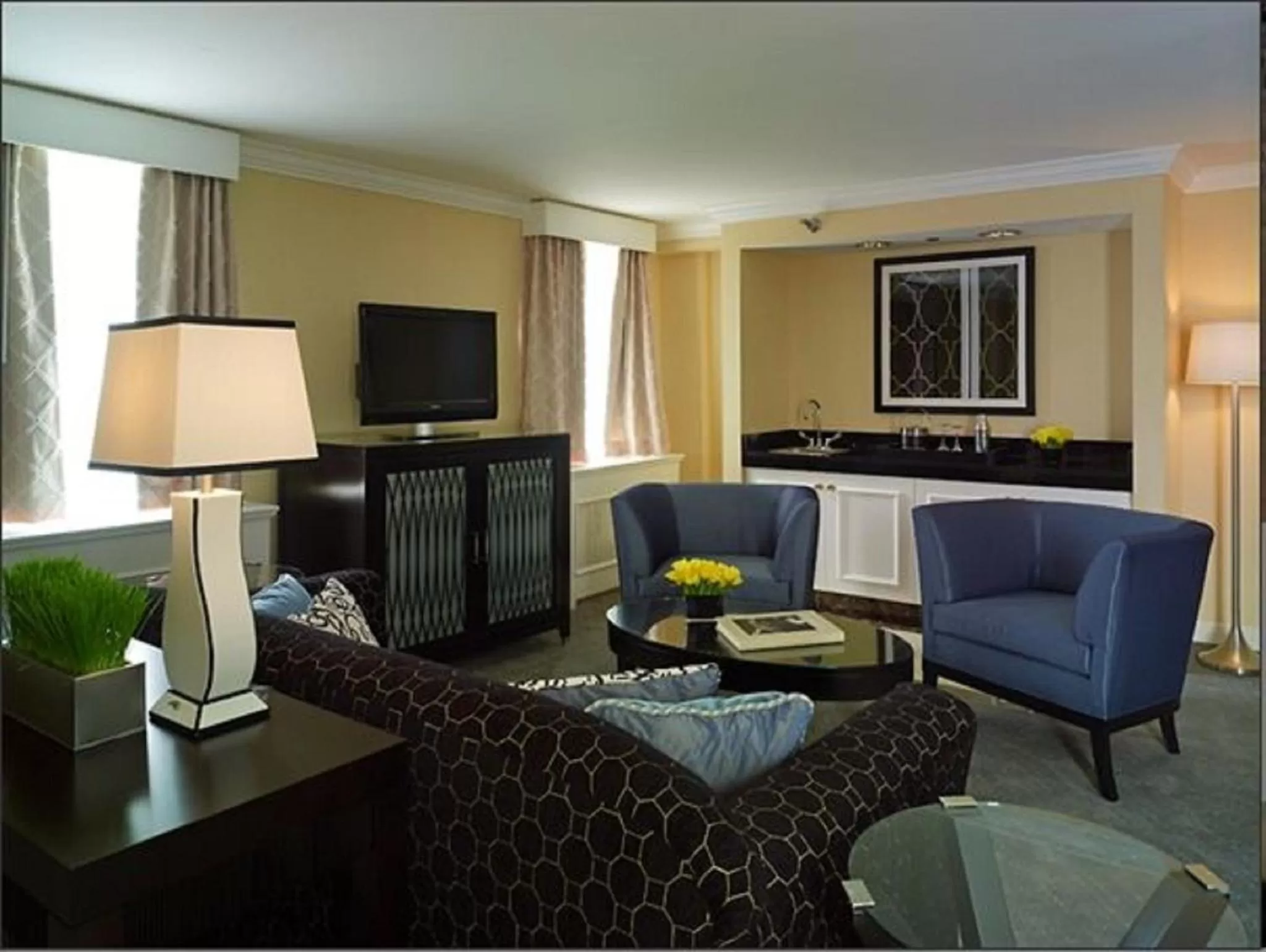 Living room in Warwick Allerton Chicago