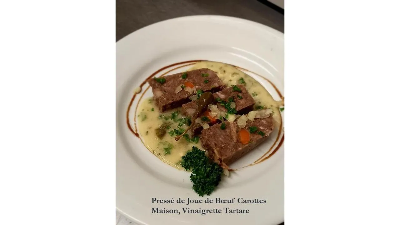 Food in Hotel Acadie Eragny ( ex Comfort Hotel)