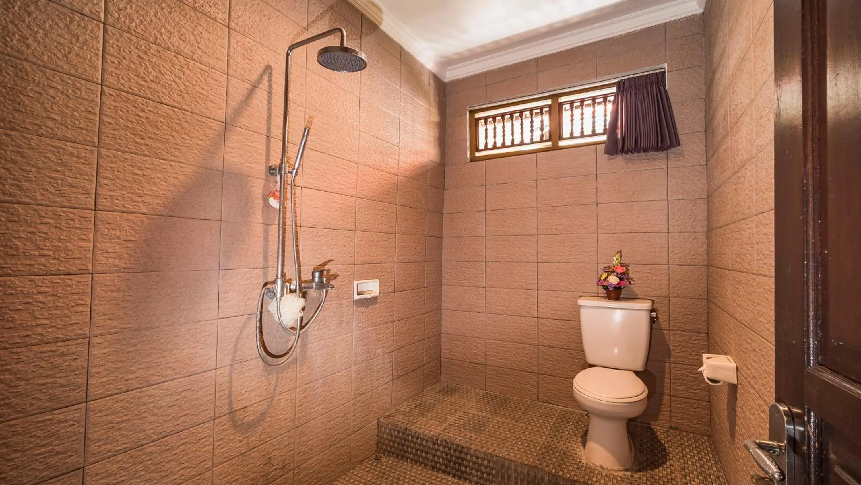 Shower in Kun - Kun Guest House Ubud