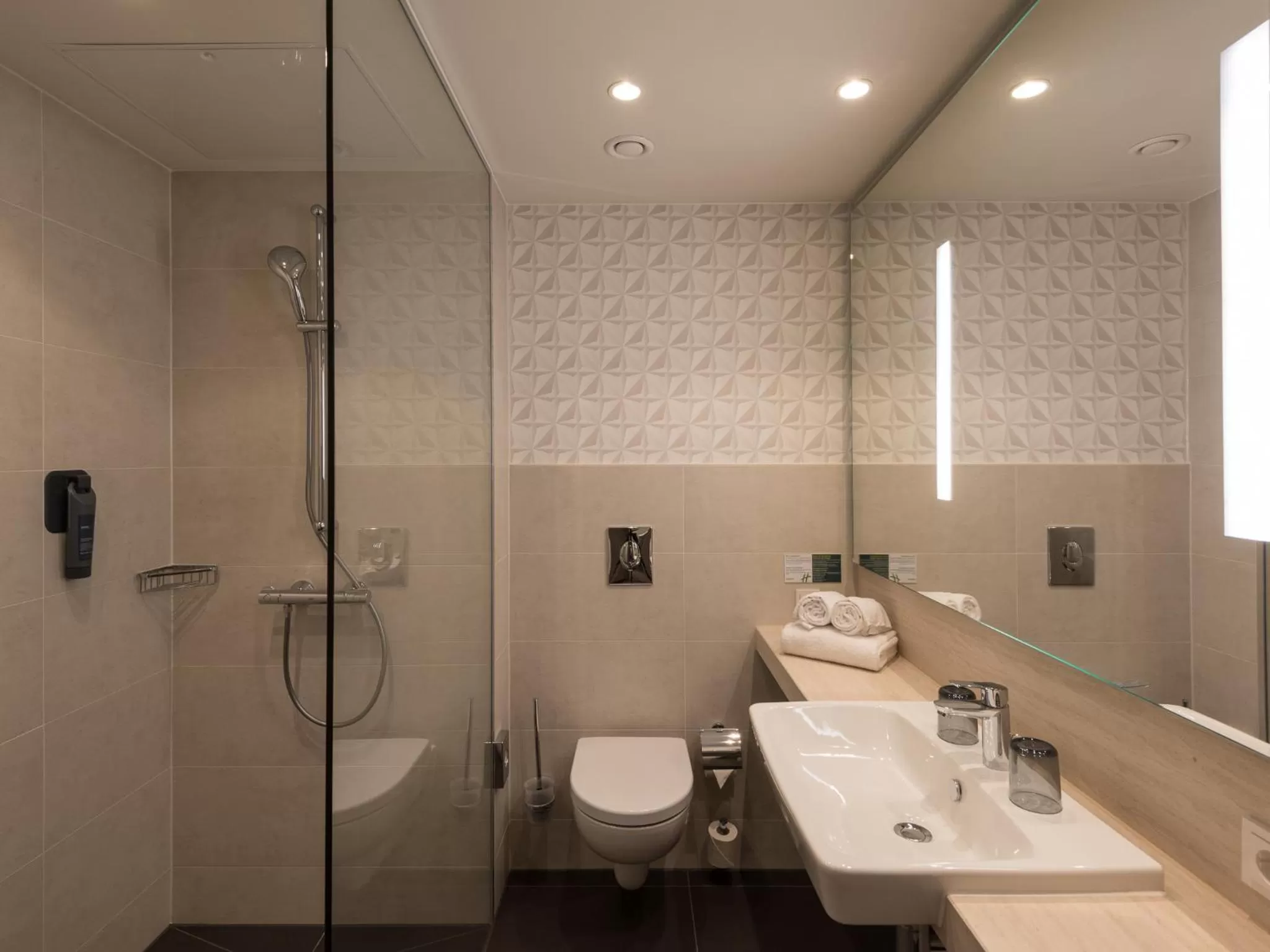 Bathroom in Holiday Inn - Hamburg - Berliner Tor by IHG