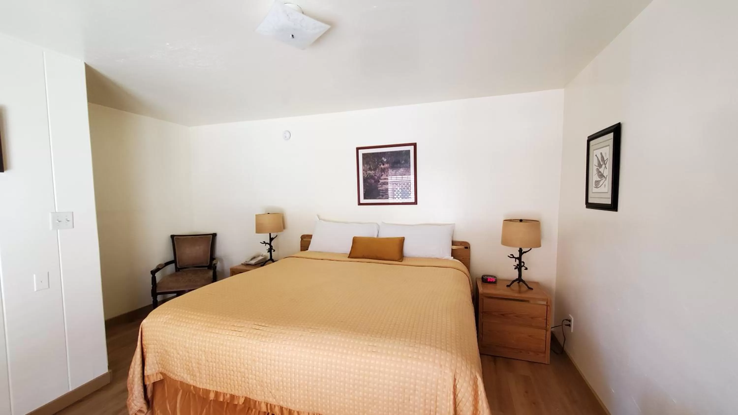 Bed in Kernville Inn