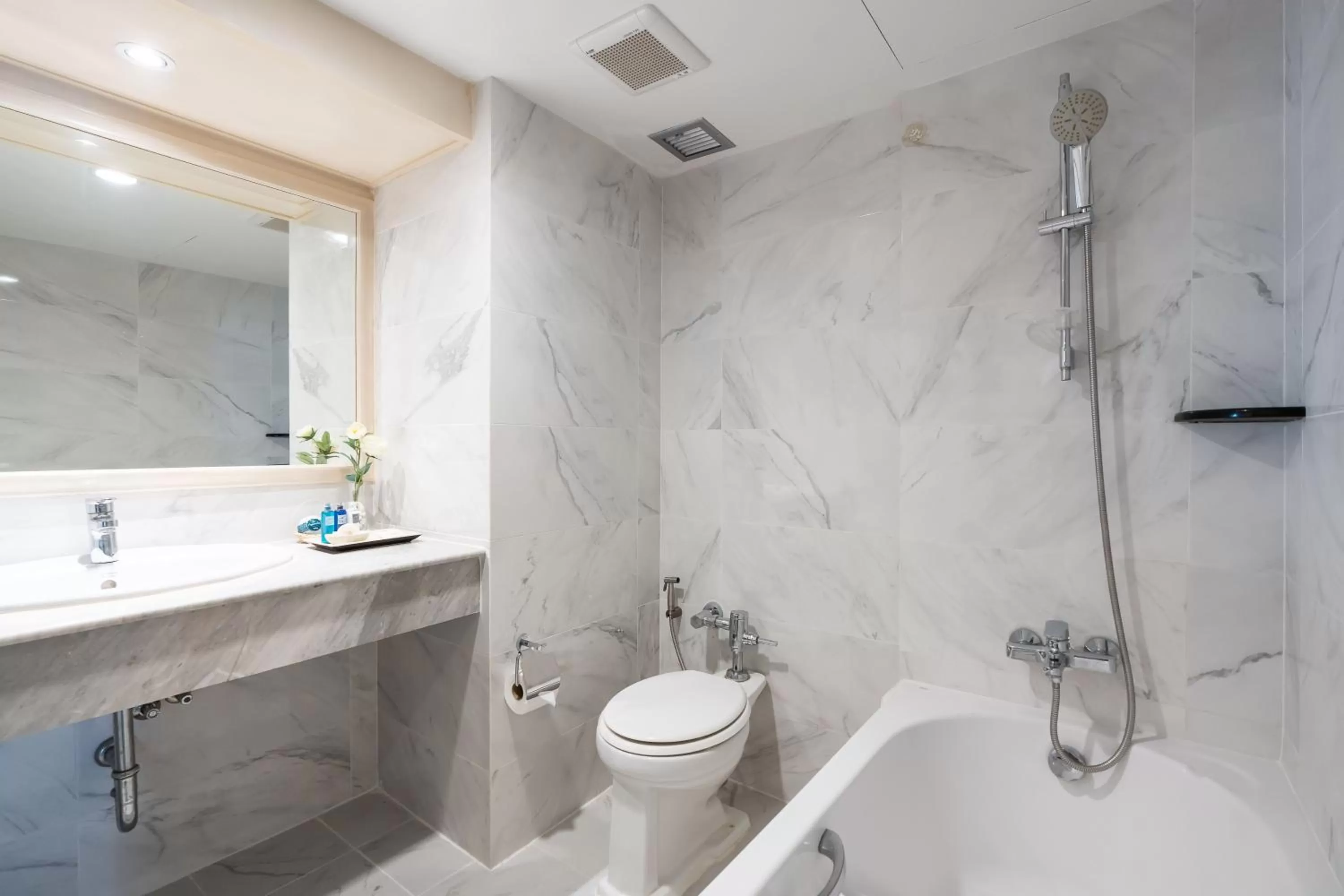 Shower in Cosy Beach Hotel - SHA Extra Plus