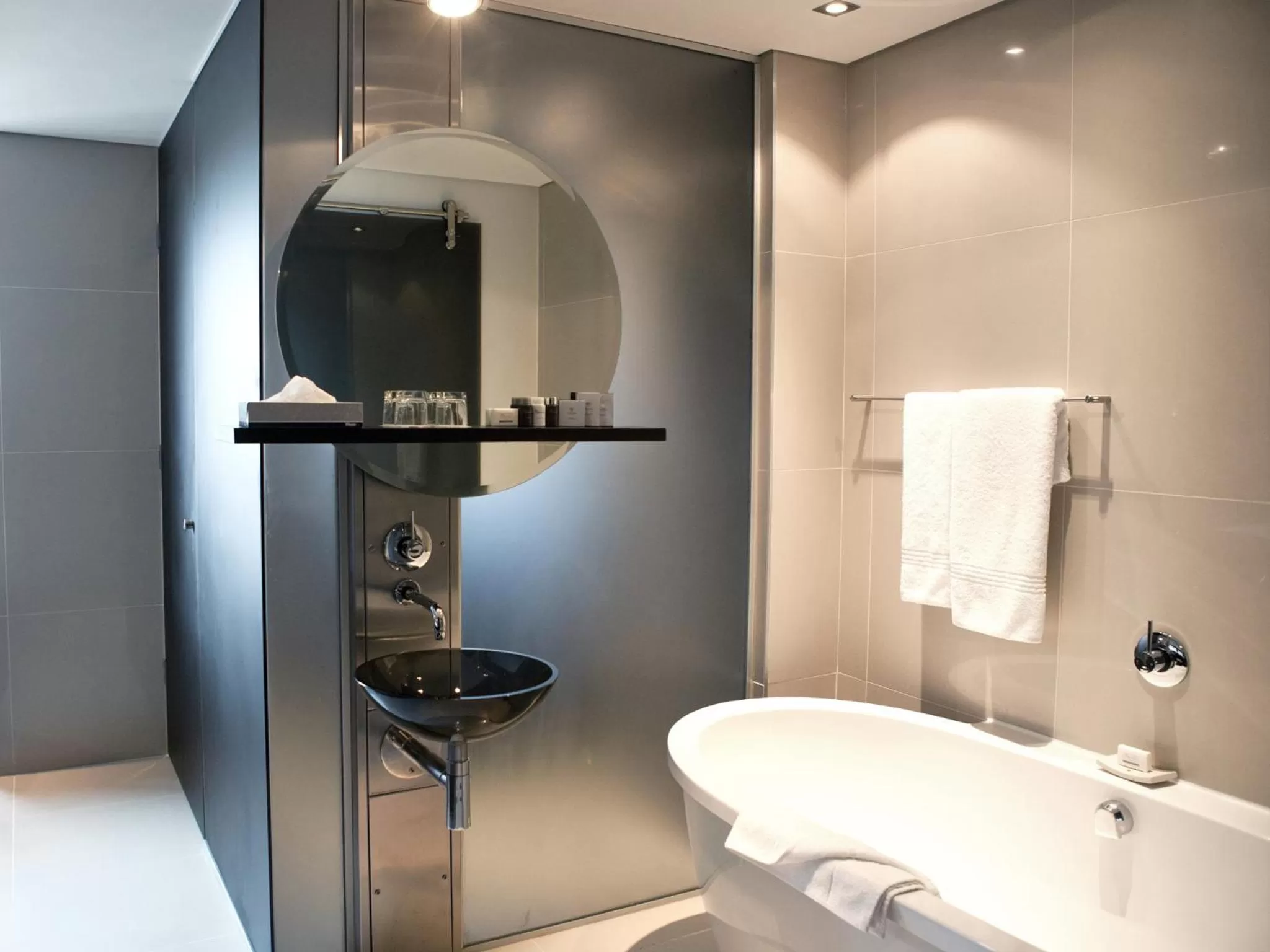 Bathroom in Colosseum Hotel