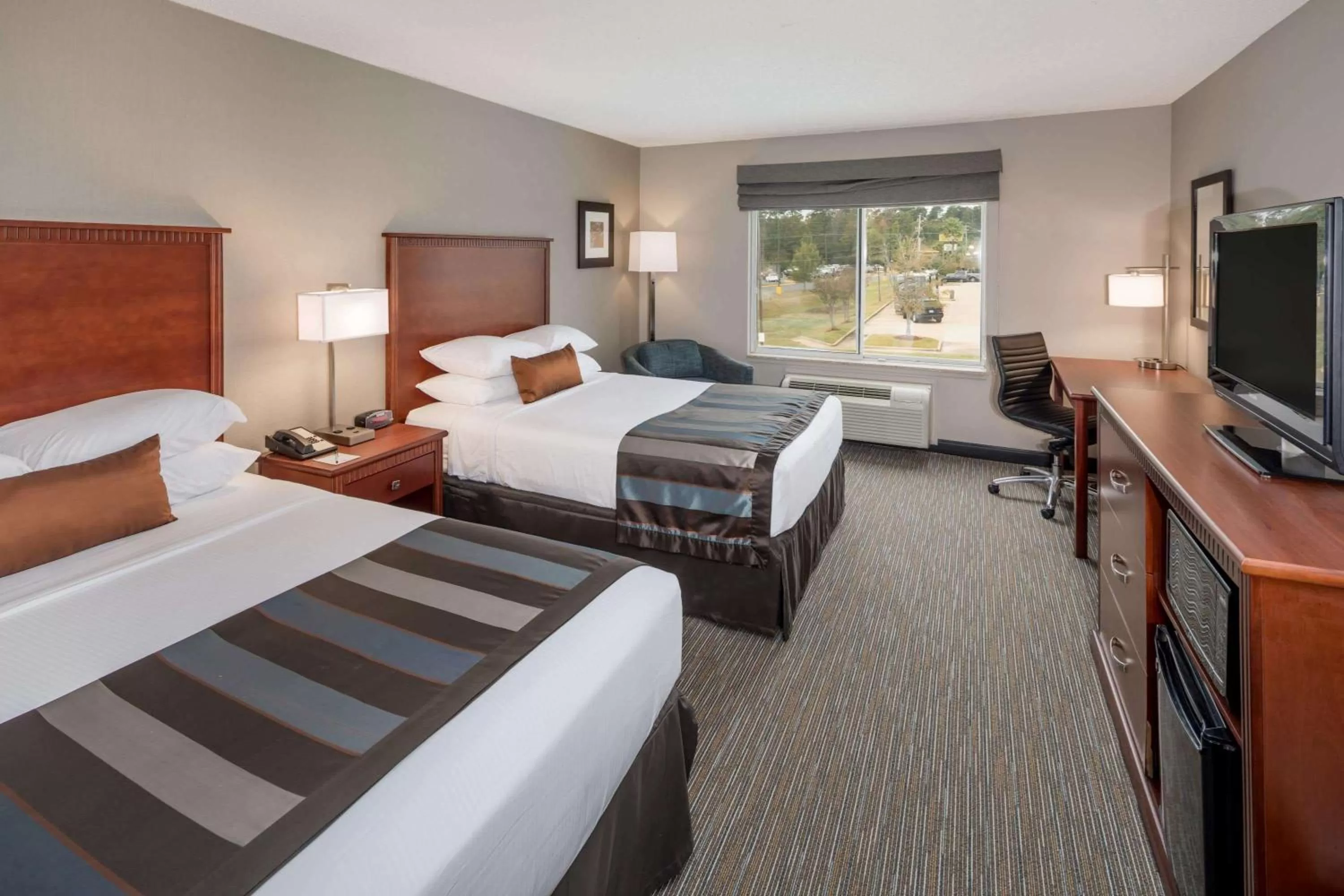 On site, Bed in Wingate by Wyndham Shreveport Airport
