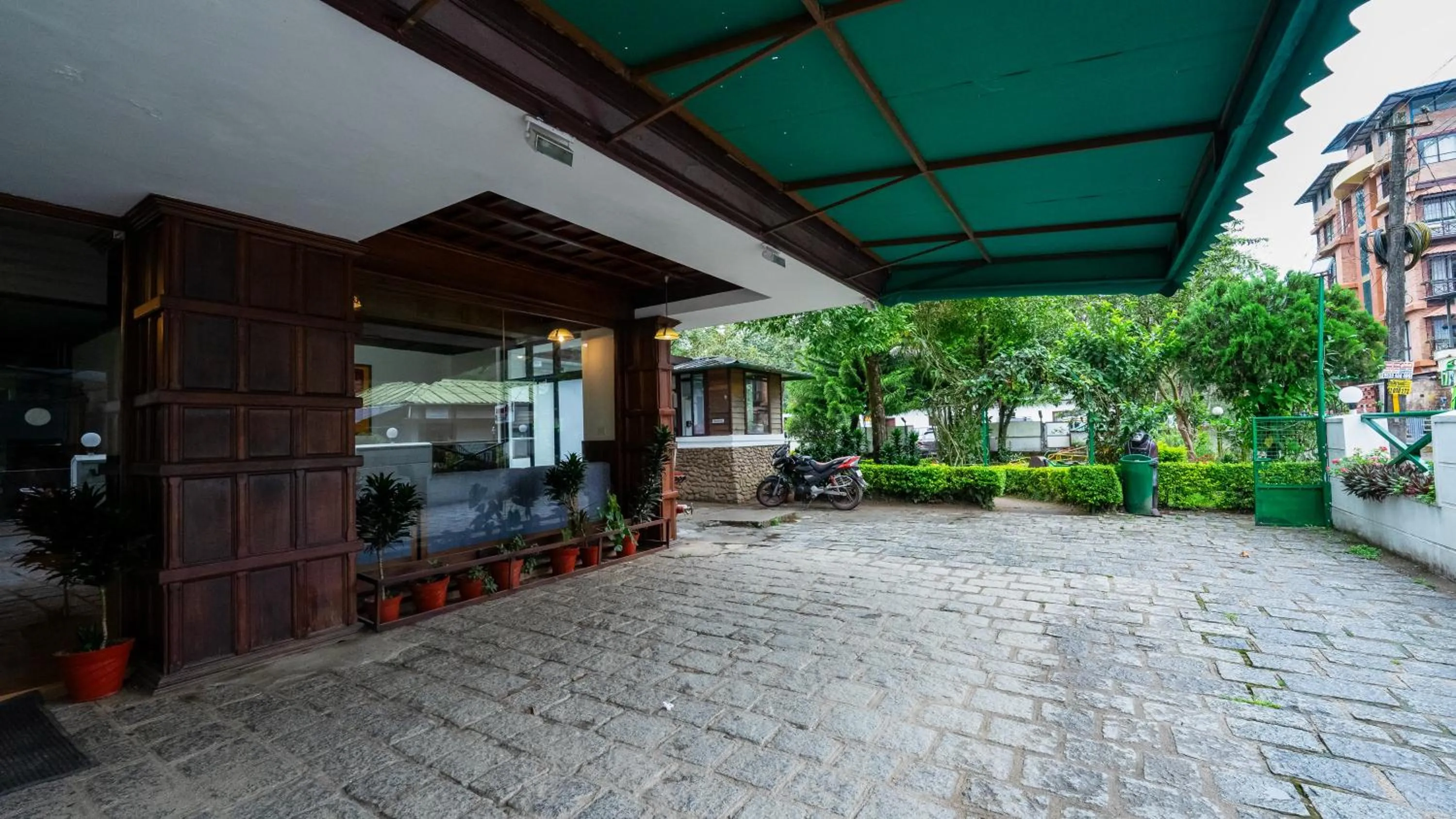 Parking in Westwood Riverside