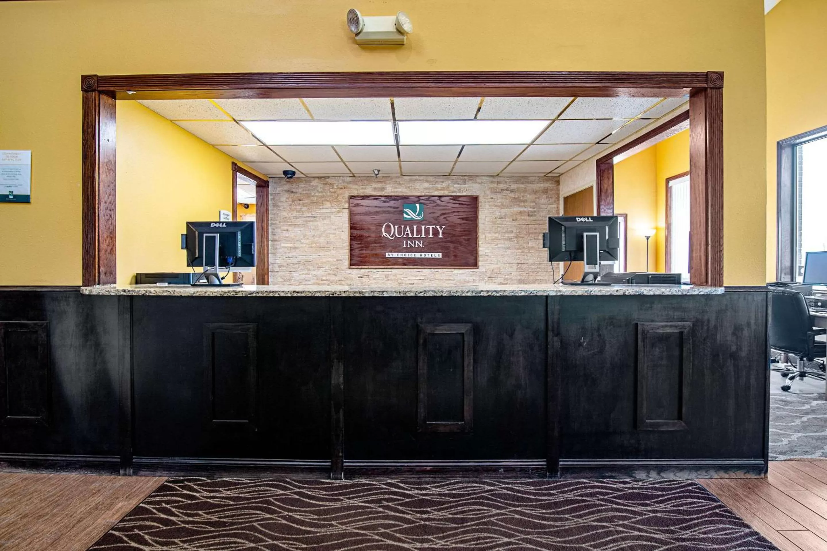 Lobby or reception in Quality Inn Aberdeen