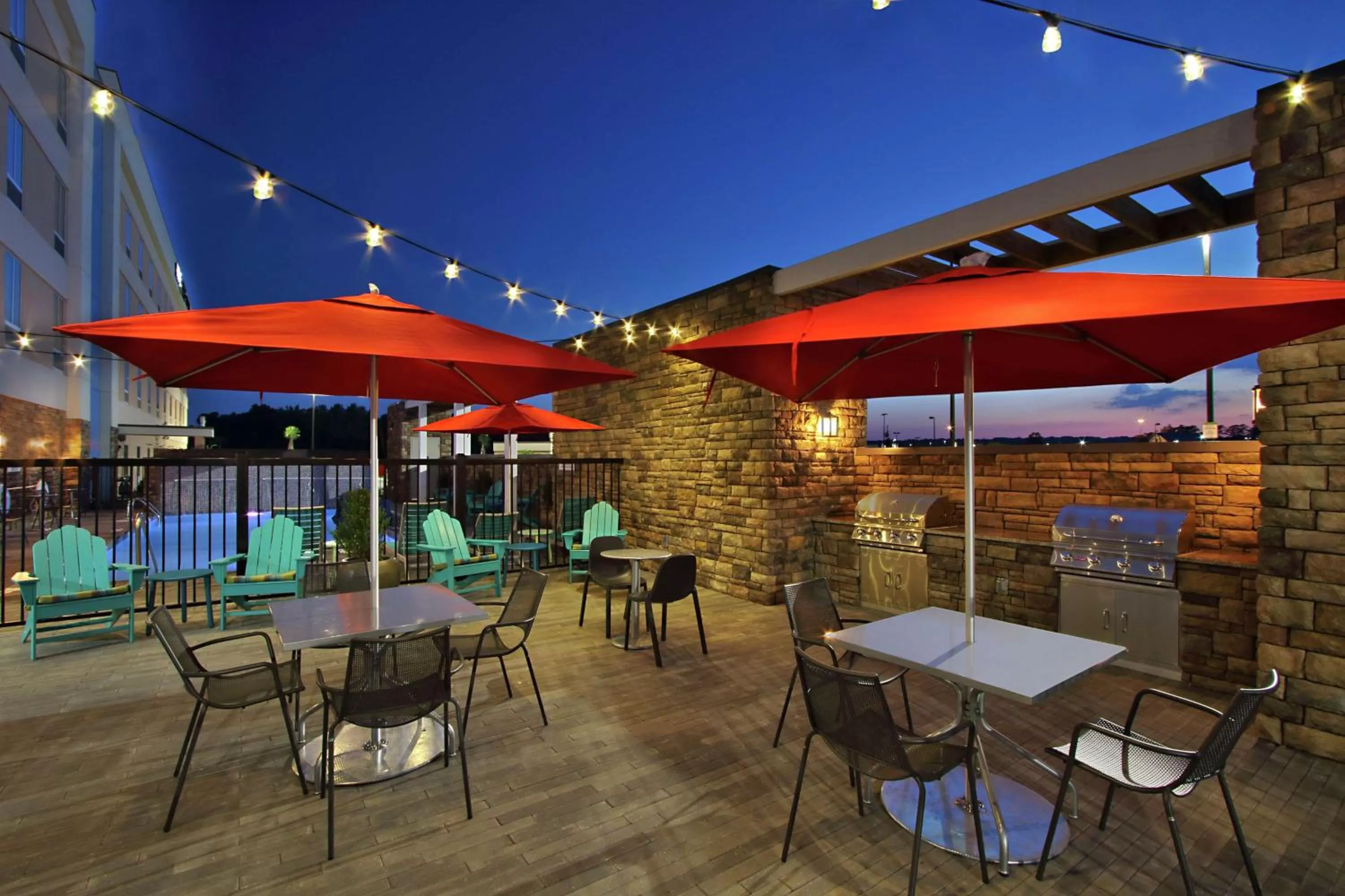 Dining area in Home2 Suites by Hilton Mobile I-65 Government Boulevard
