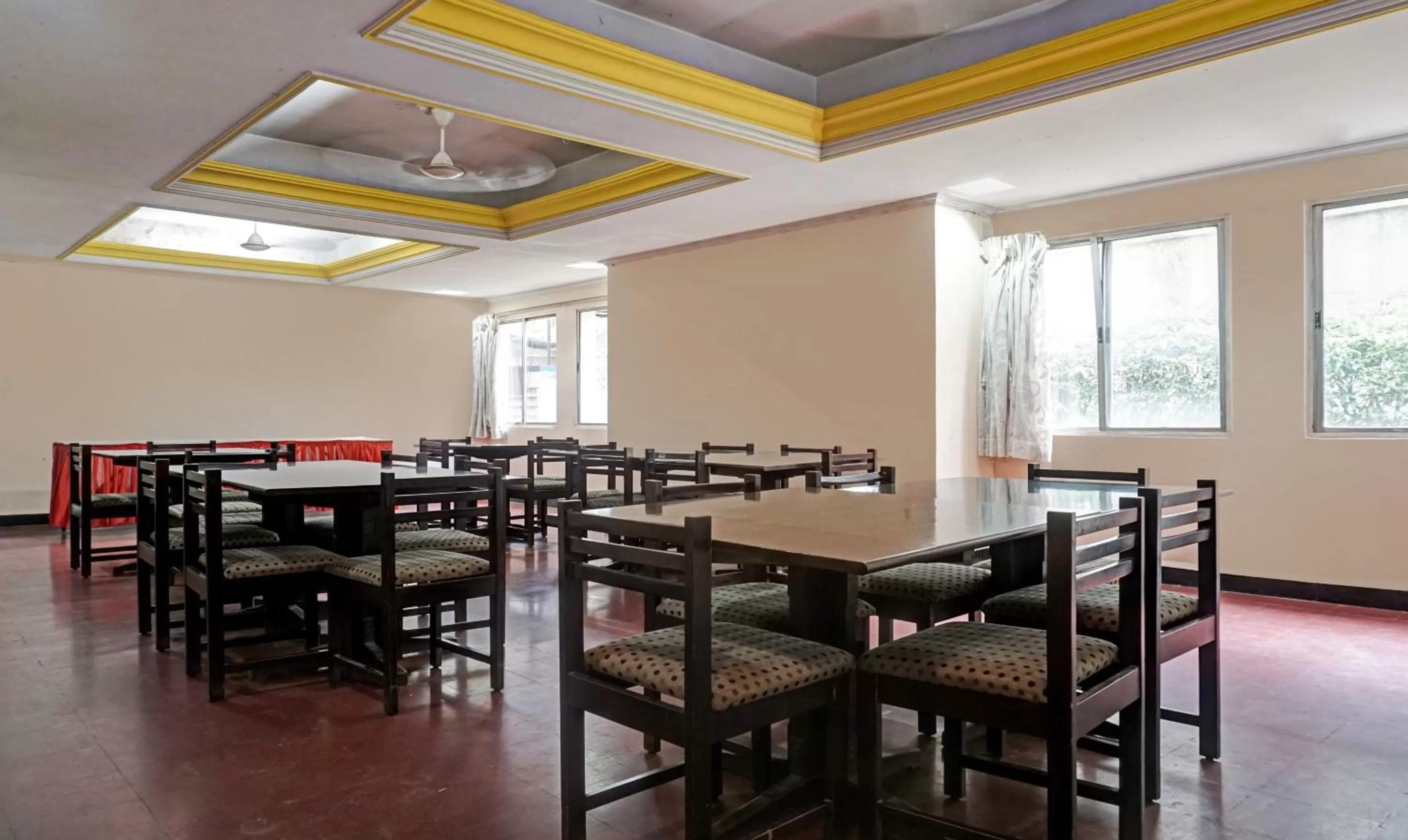 Restaurant/places to eat in Itsy Hotels Ranjeet