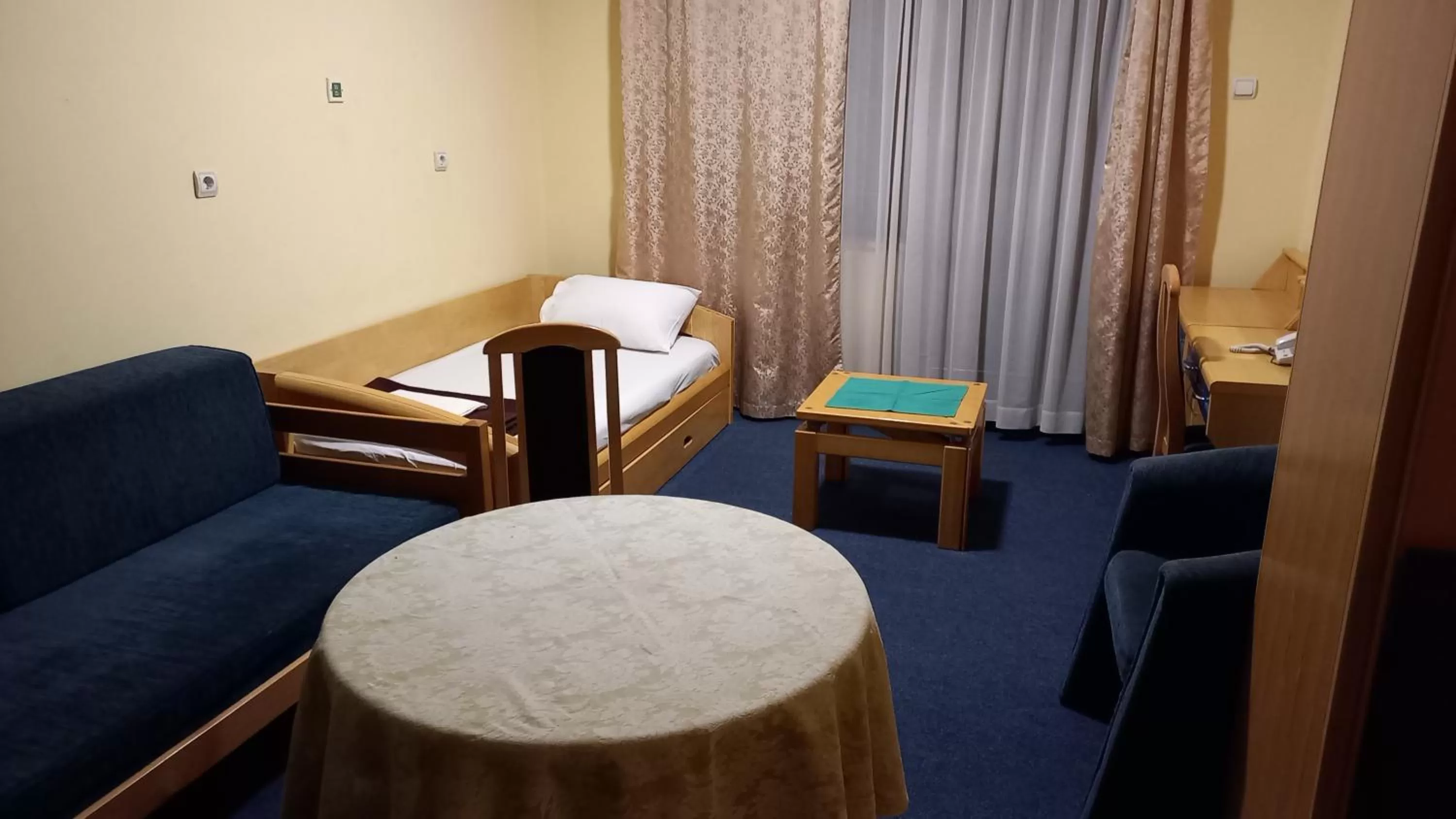 Living room, Bed in Garni Lupus prenoćište