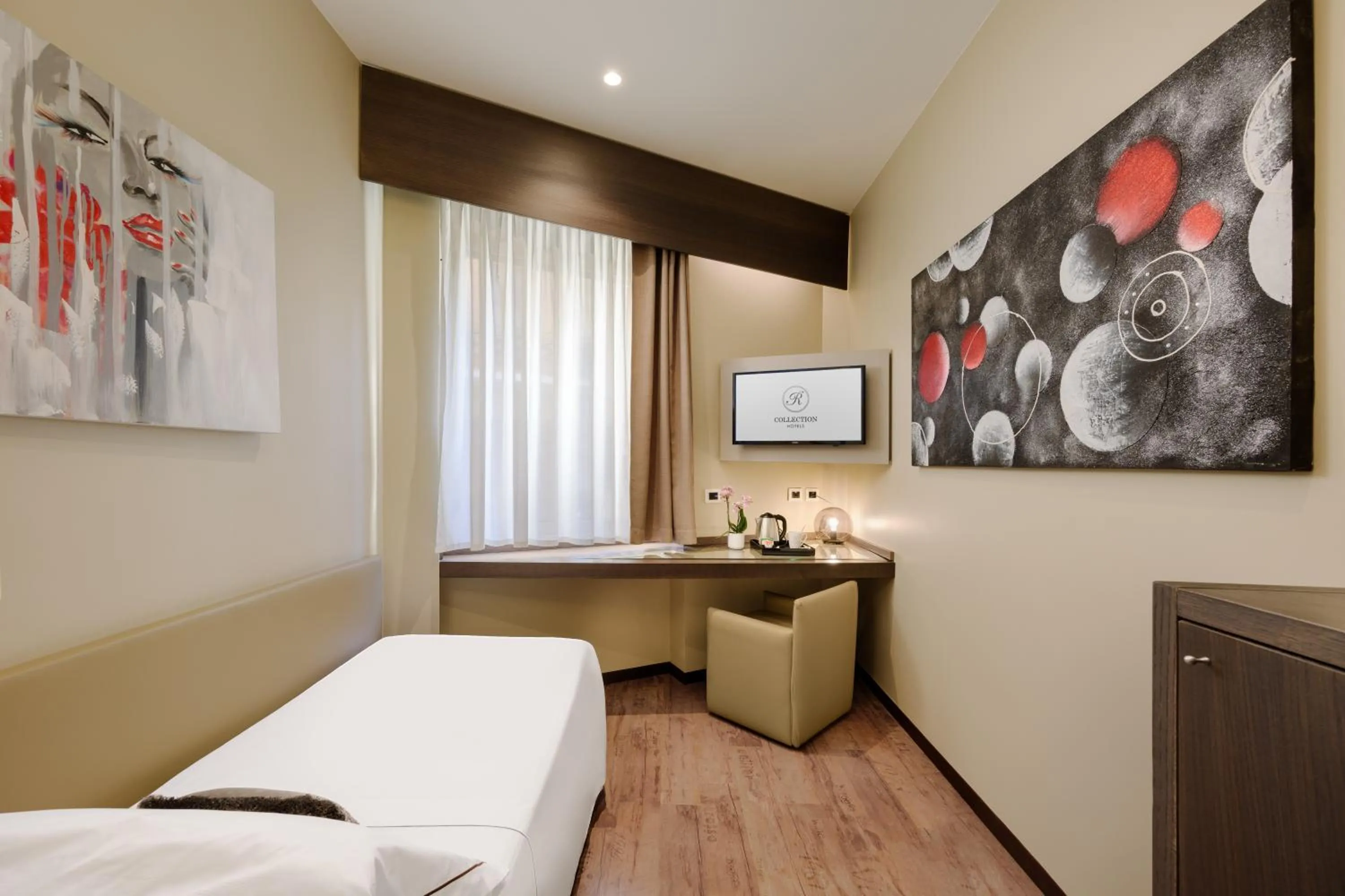 Bedroom, Bed in Hotel Mentana, by R Collection Hotels