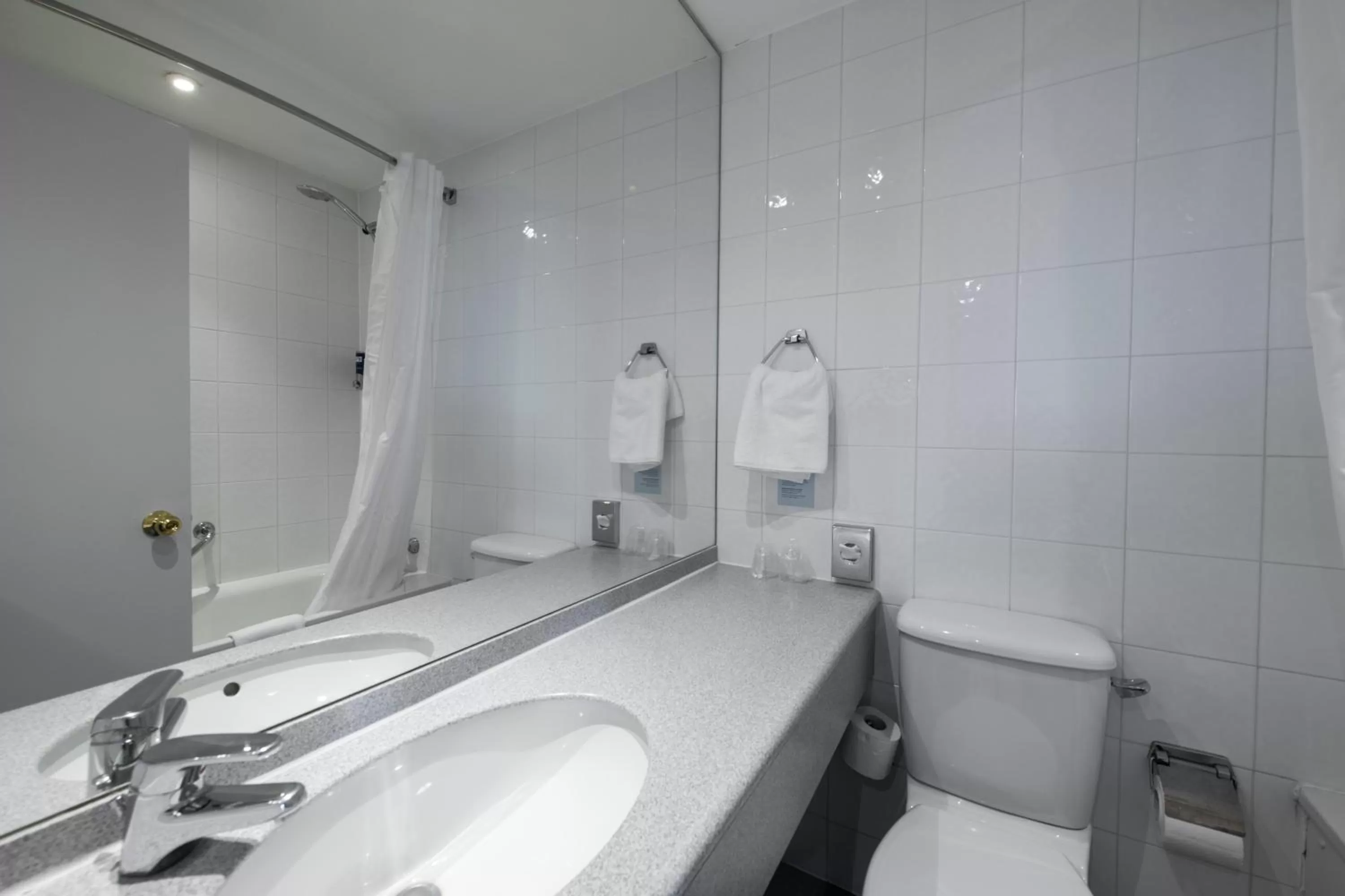 Bathroom in Holiday Inn Express Edinburgh City West by IHG