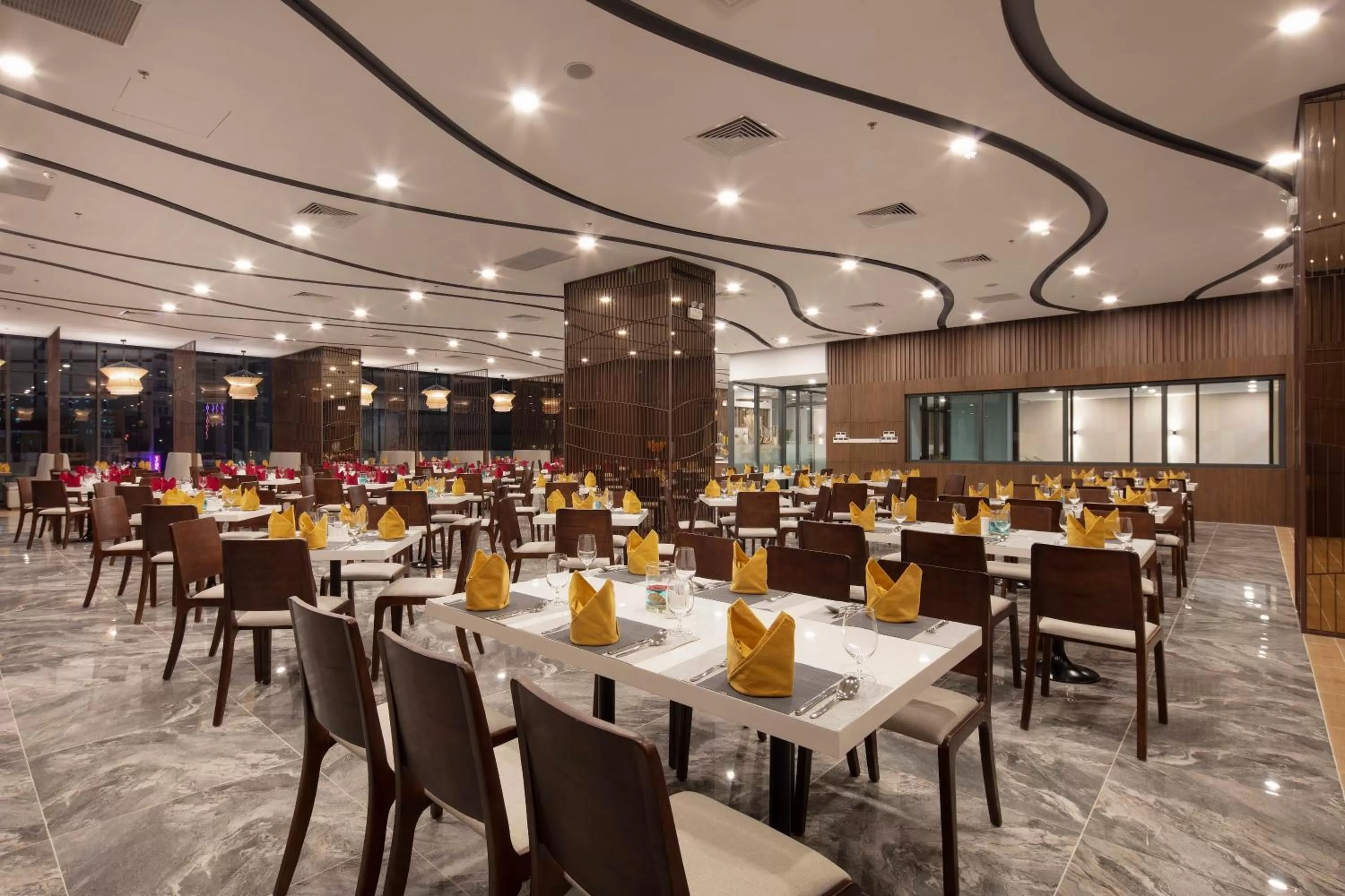 Restaurant/places to eat in DQua Hotel