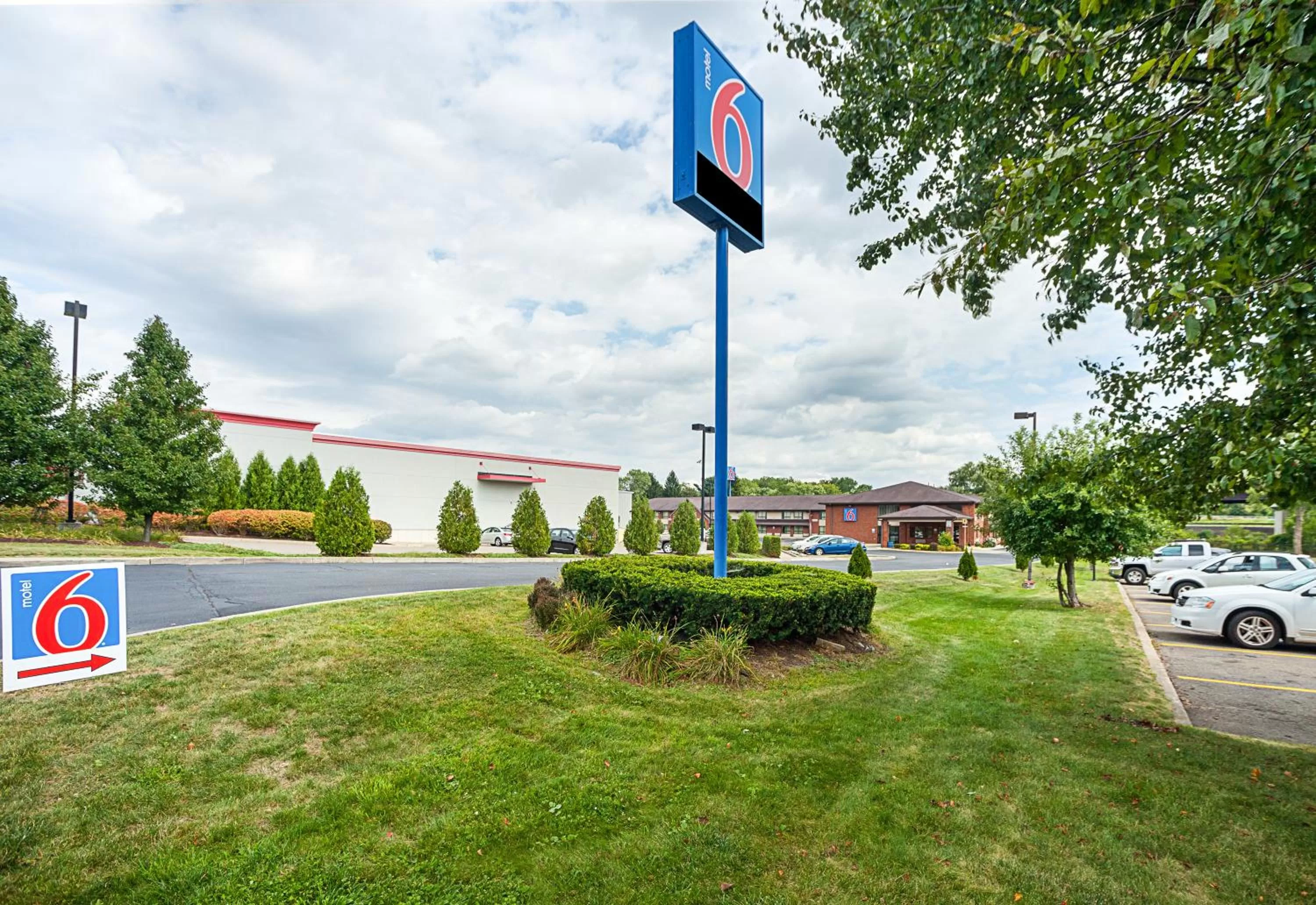 Facade/entrance in Motel 6-Binghamton, NY
