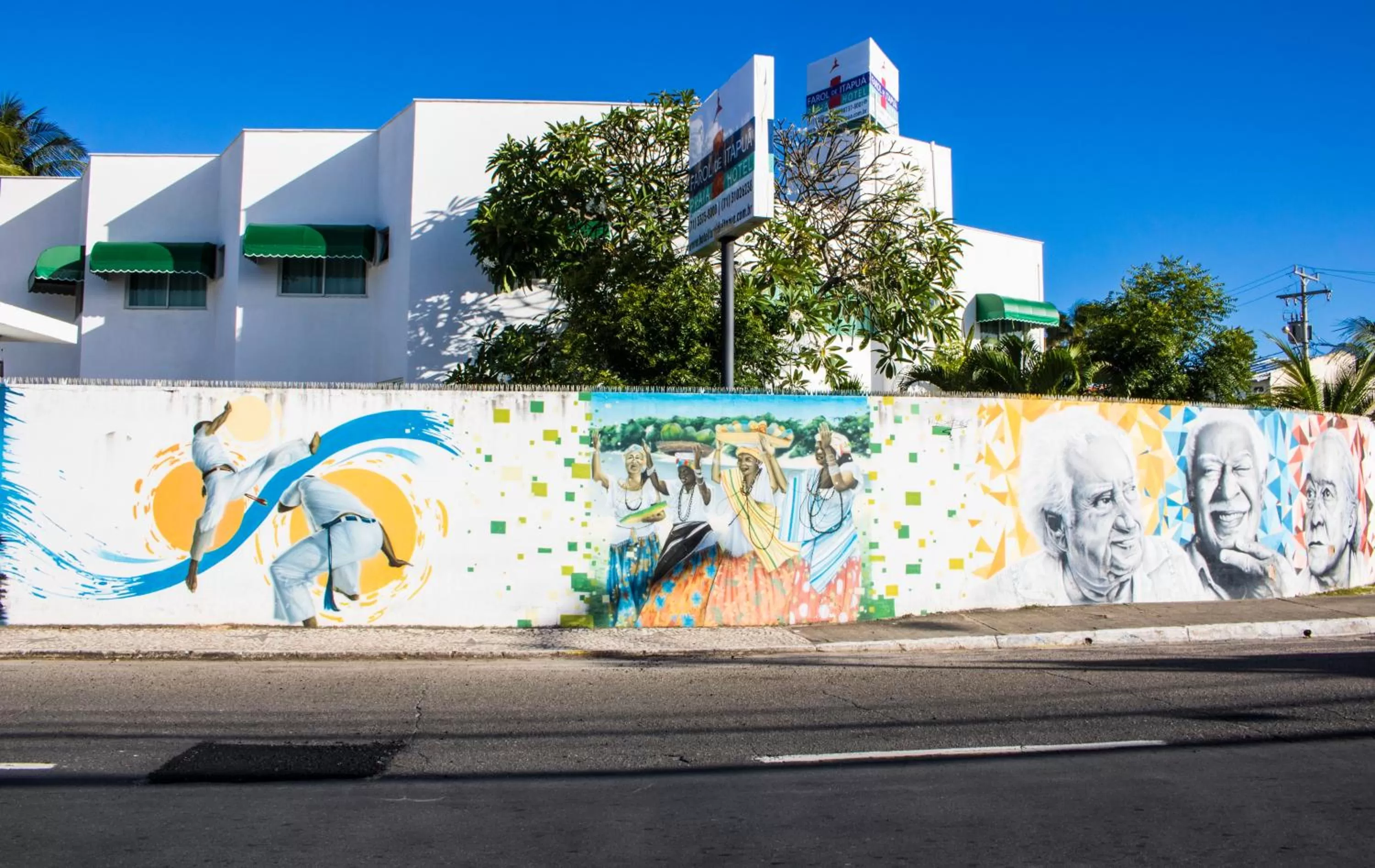 Facade/entrance in Farol de Itapuã Praia Hotel