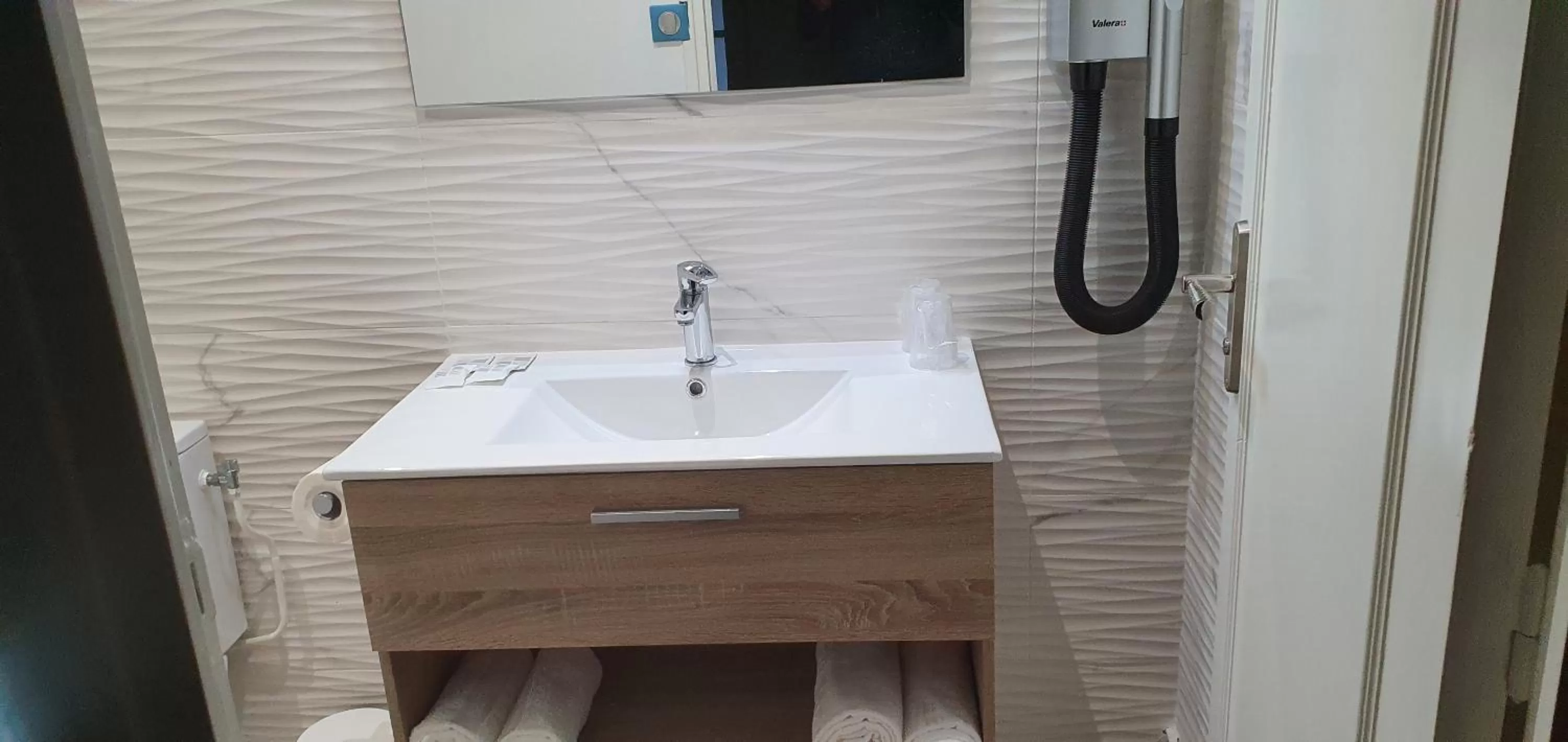 Bathroom in Hôtel L'Alsace