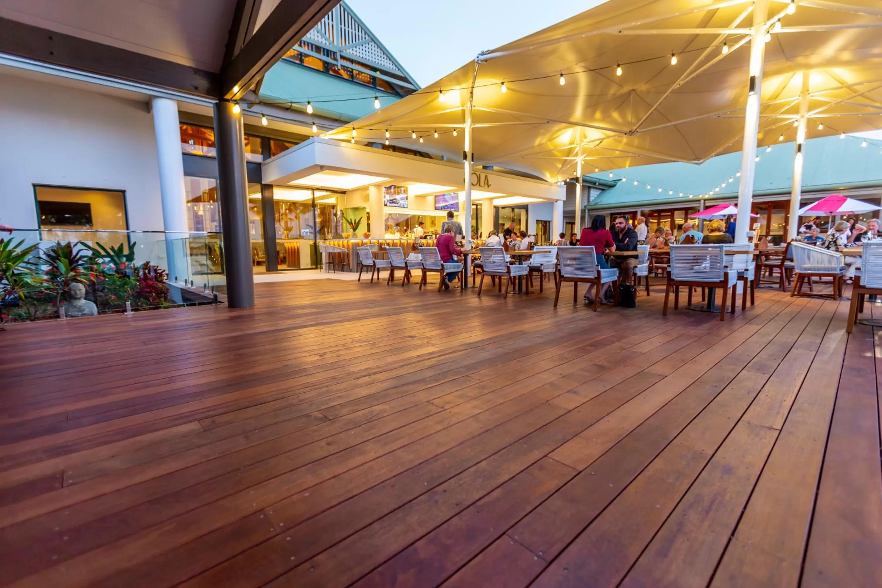 Restaurant/places to eat in Novotel Sunshine Coast Resort