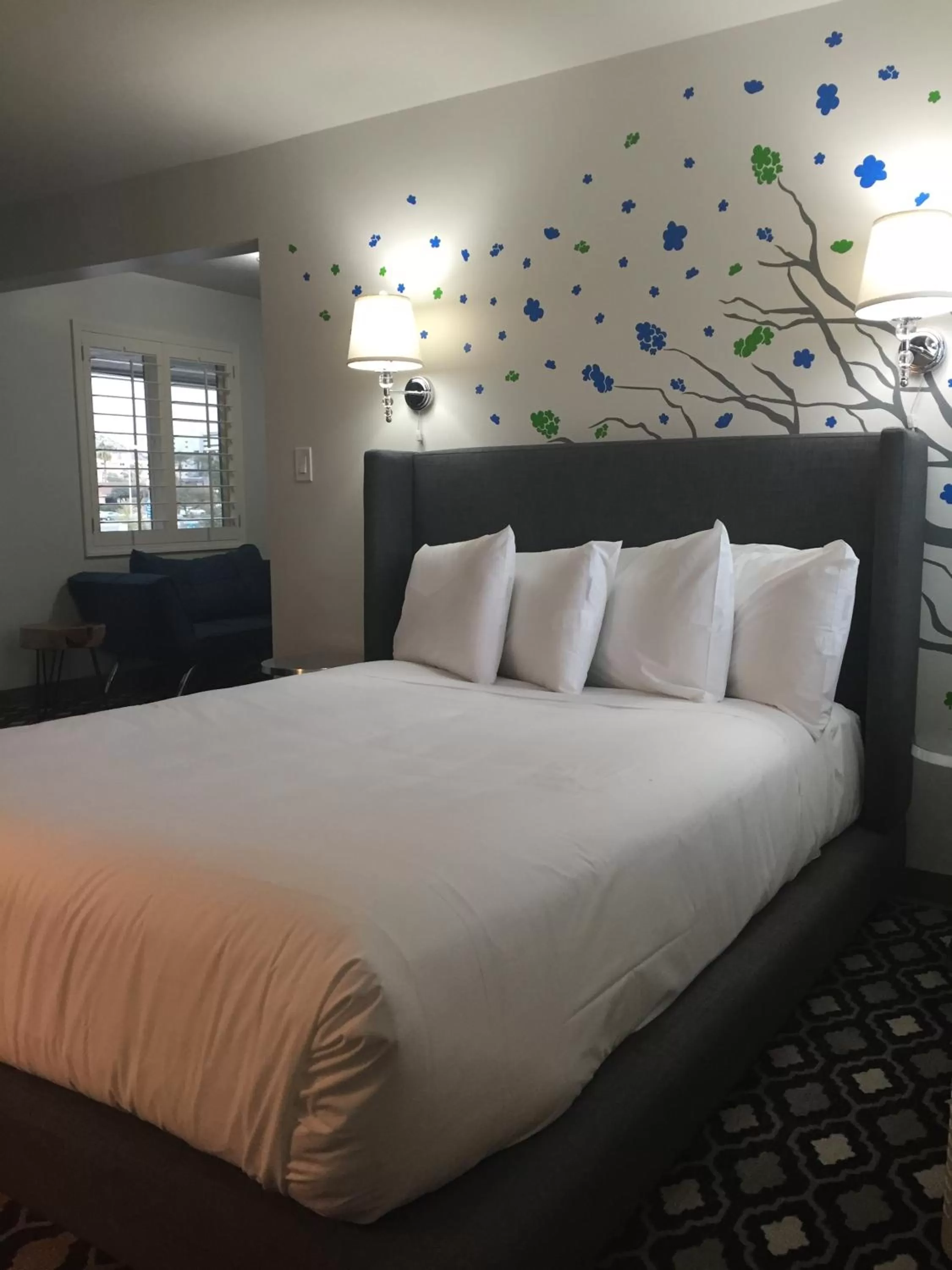 Decorative detail, Bed in University Inn ASU/Tempe