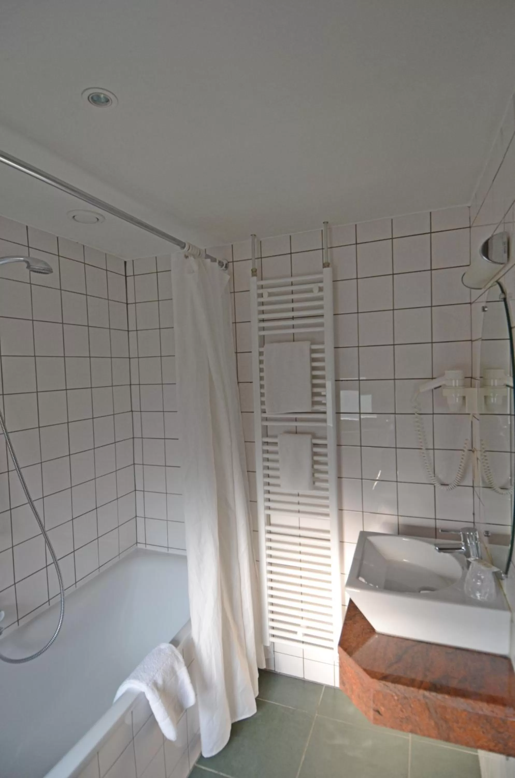 Bathroom in Hotel Malcot