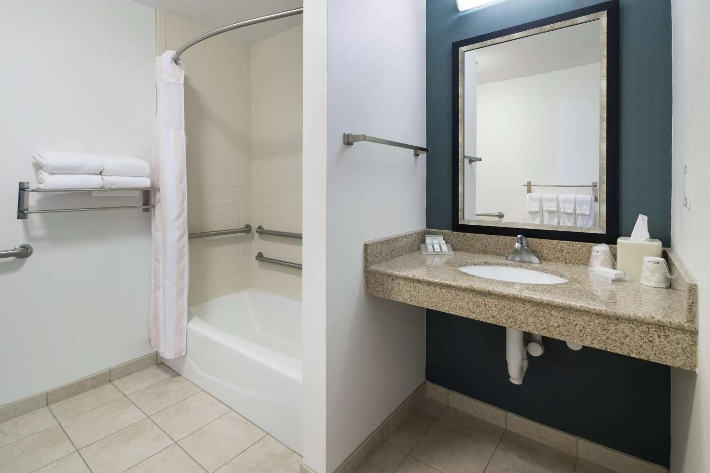 Bathroom in Hilton Garden Inn Dothan