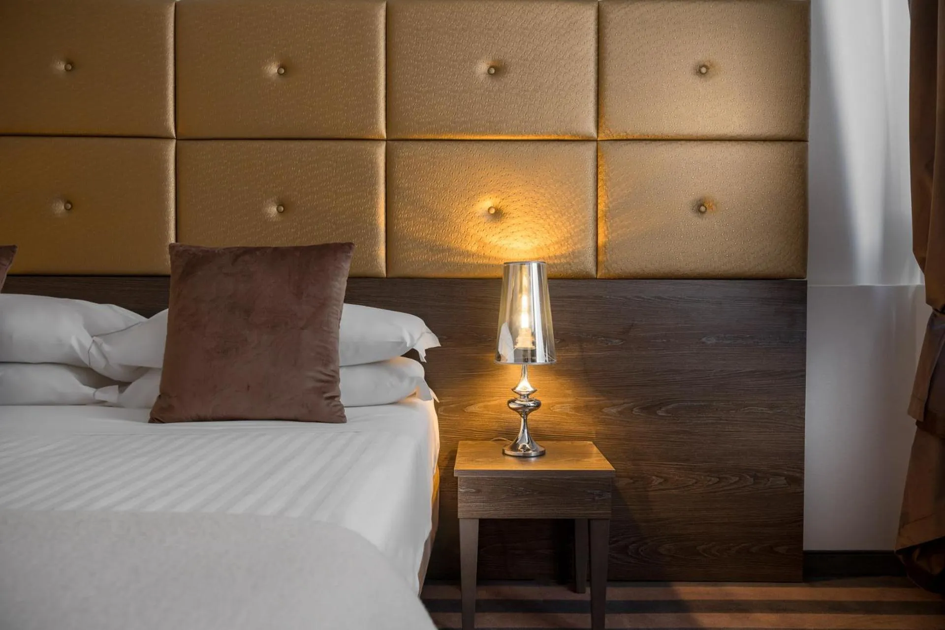 Bedroom, Bed in Albergo Rossini 1936 Small & Charming