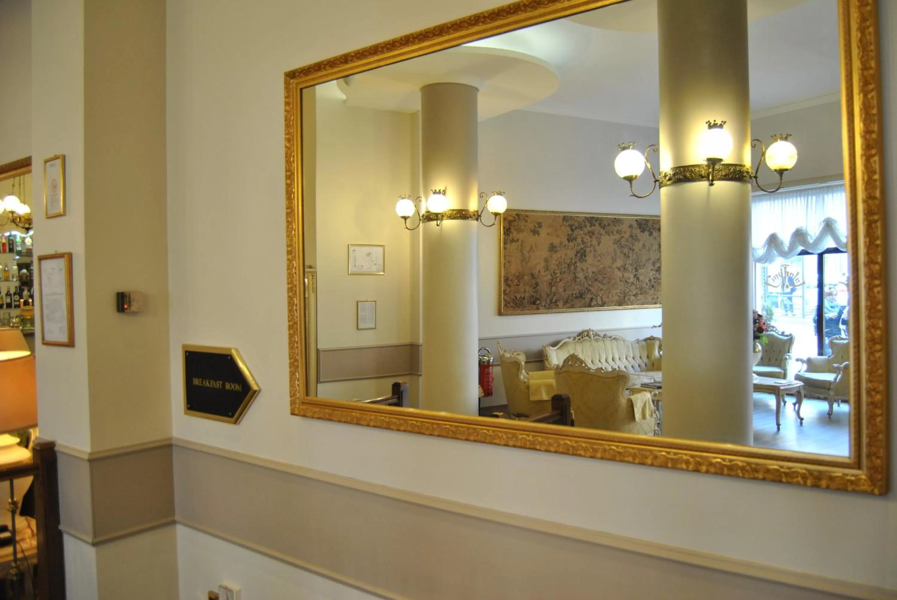 Lobby or reception in Mokinba Hotels King