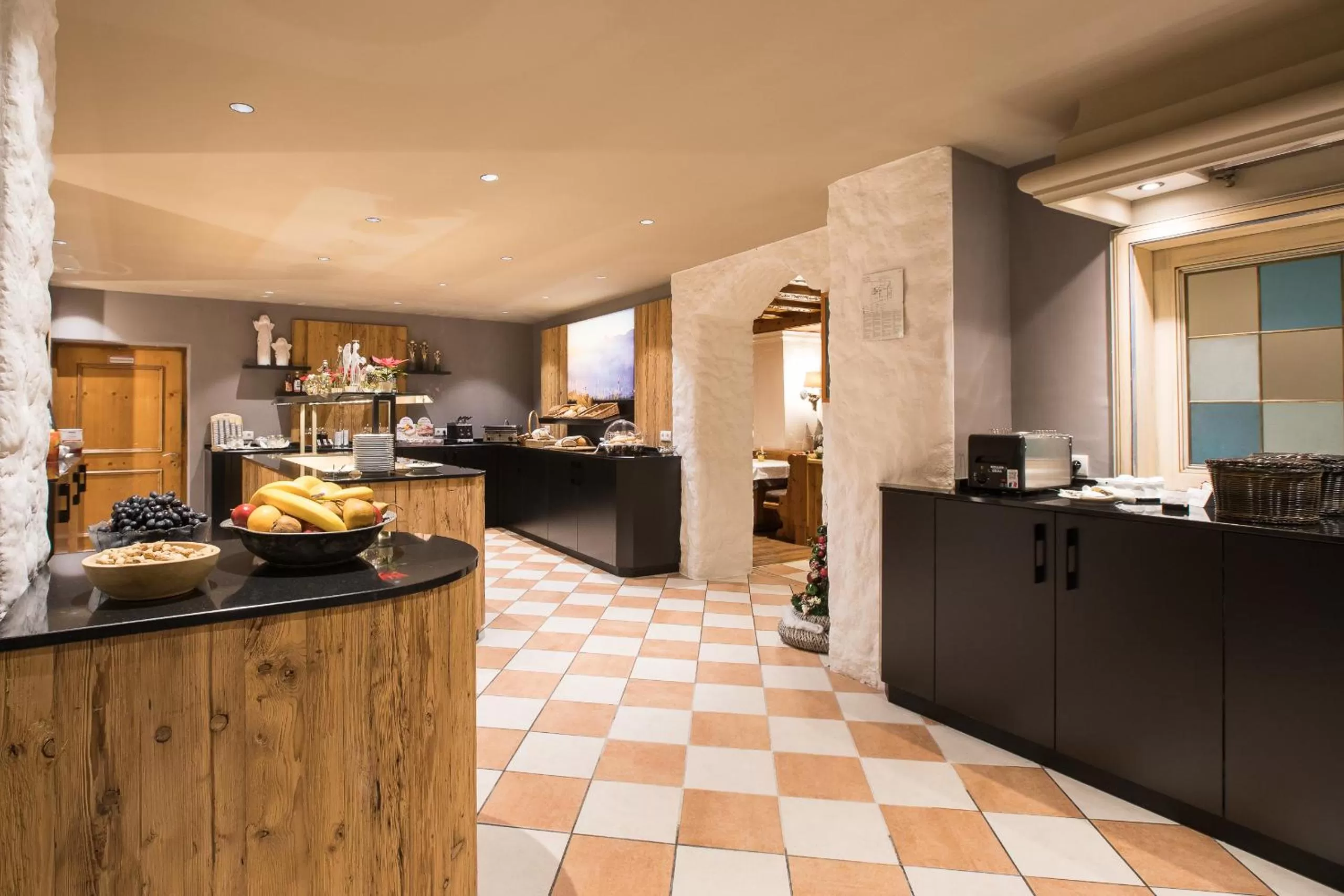 Buffet breakfast in Alpenhotel Tirolerhof