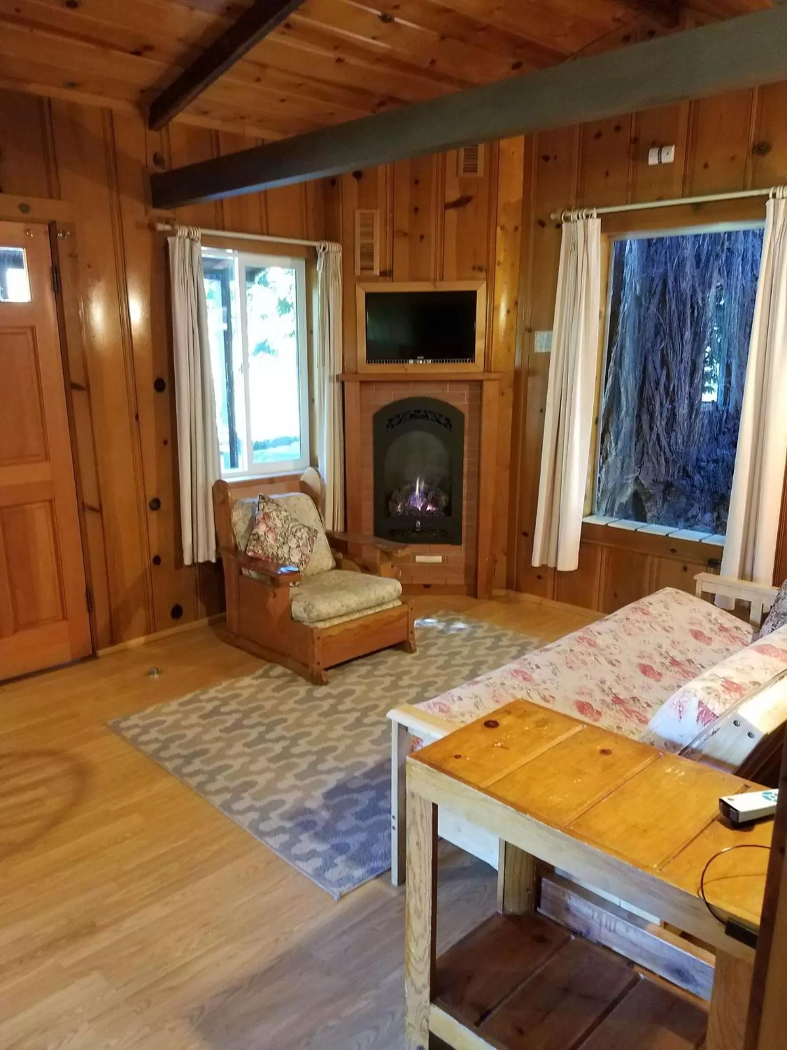TV and multimedia, Seating Area in Fern River Resort