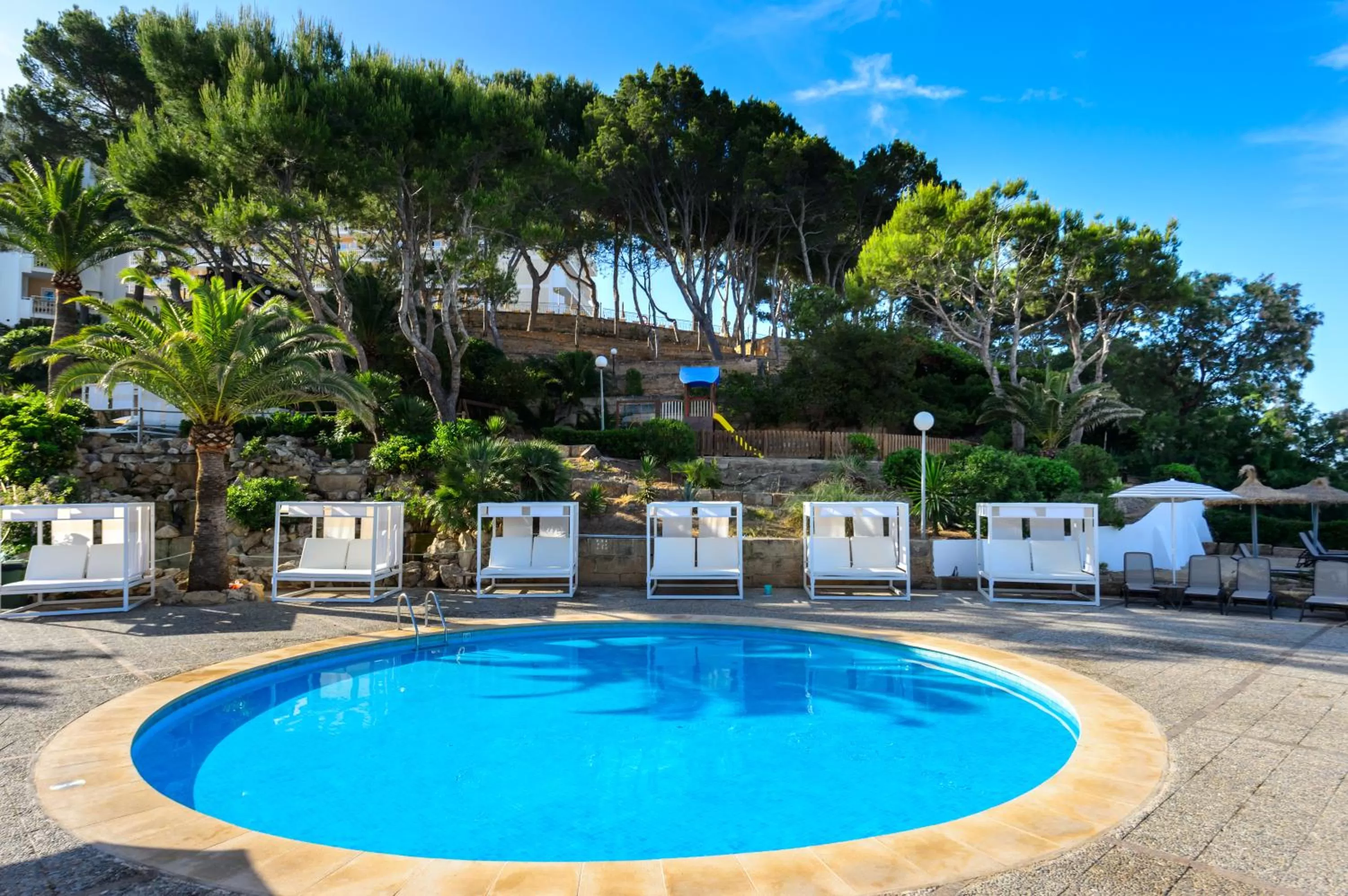 Swimming pool in Hotel Vibra Beverly Playa